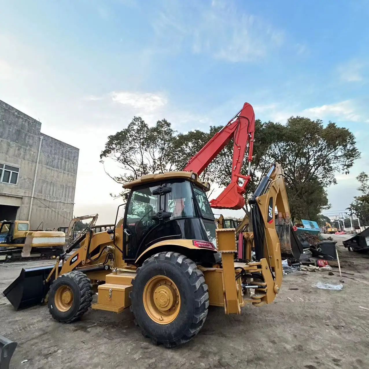 Hot Sale Used Caterpillar 420f 420f2 Backhoe Loader 95% New with 8 Ton Operating Weight Core Components Engine Pump PLC