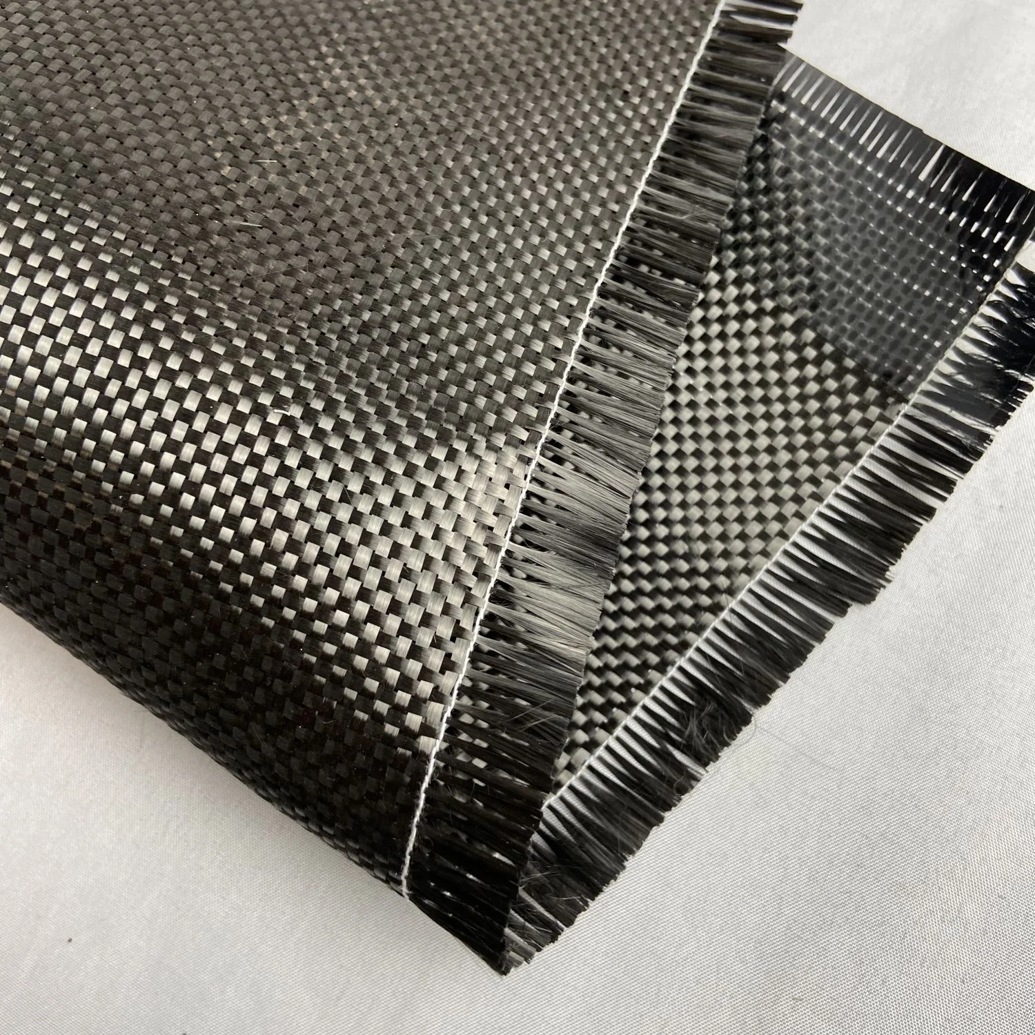 High Strength-to-Weight Ratio 3K 220G Plain or 2x2 Twill Carbon Fiber Fabric Roll for Construction and Infrastructure