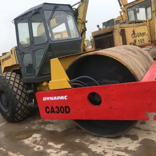  Б/у дорожный каток DYNA PAC CA30D недорогой хорошее