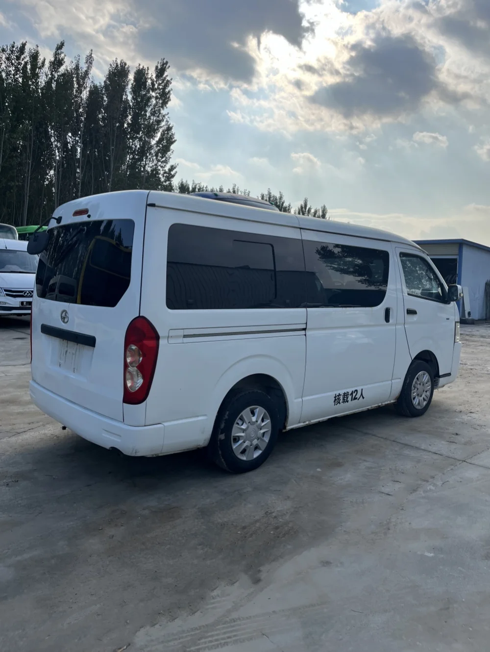 Medium Long Distance Passenger Used HKL6480A Public Transit Gasoline Bus Manual Coach Powerful Front Engine Medium Bus For Sale