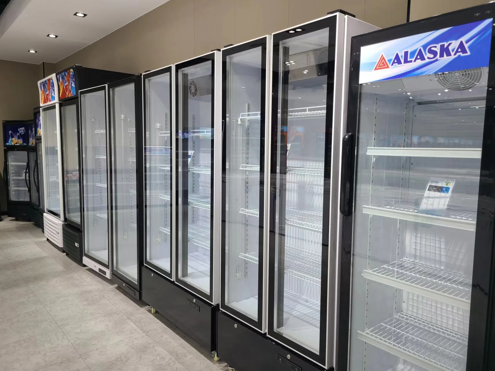 440L Beverage Cold Showcase Cooler Upright Single Door Refrigerated Display Merchandiser Chiller