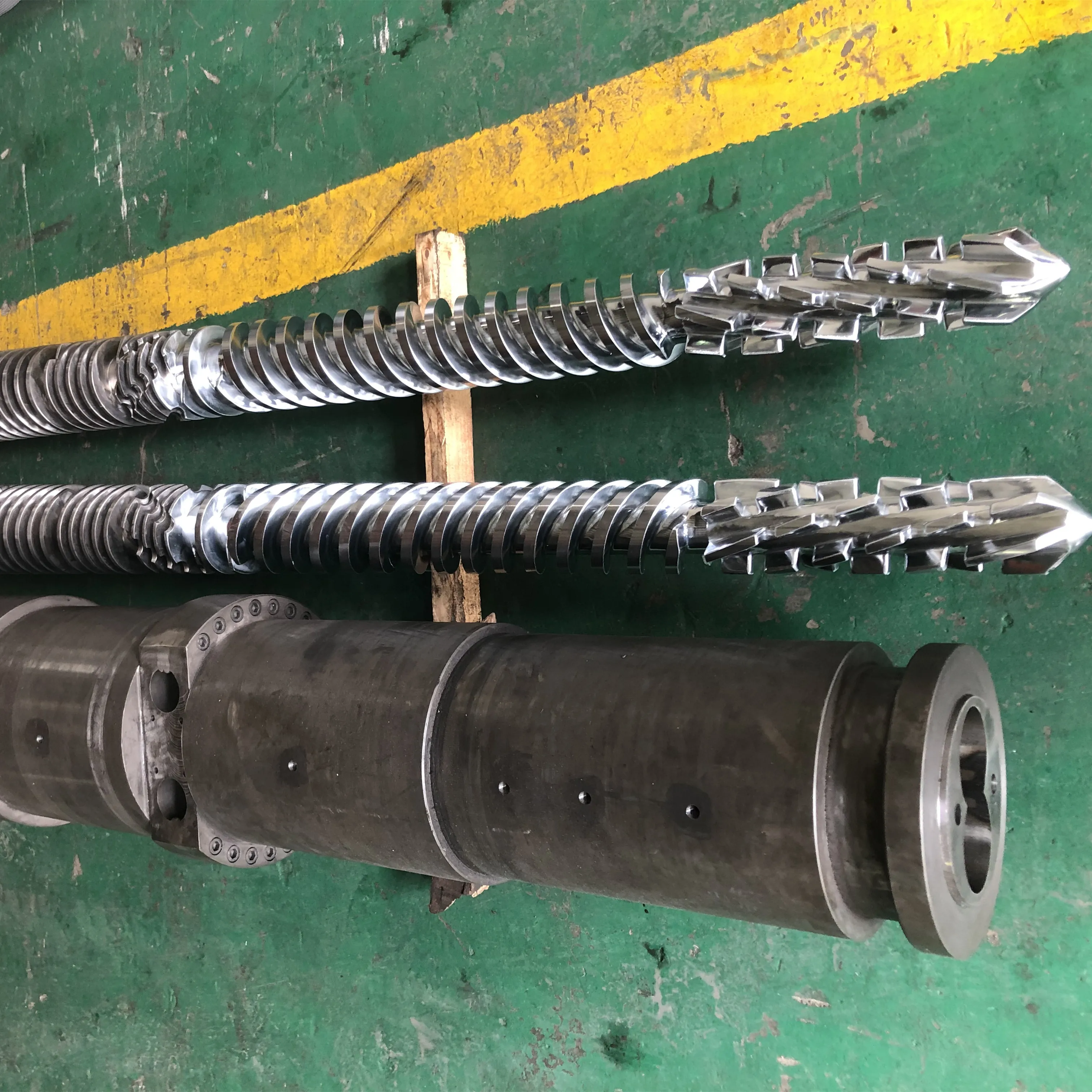 Standard Bimetallic Conical Twin Screw Barrel Producing Conical Twin Screw Barrel For Extrusion PVC