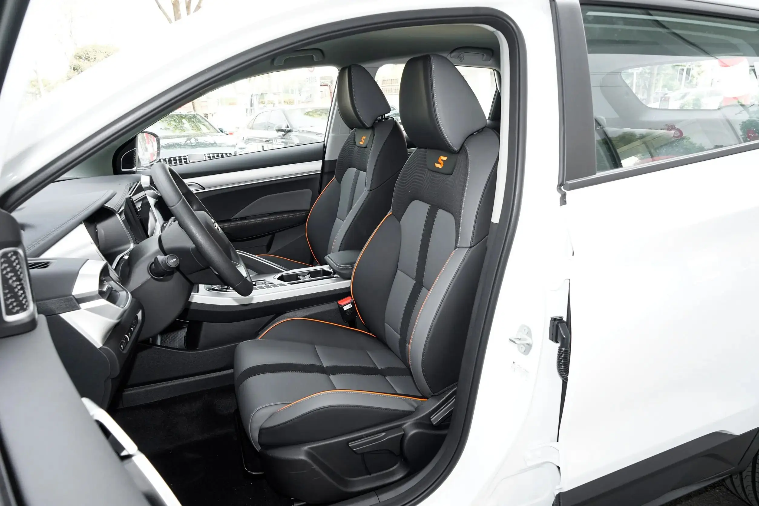 Geely Coolray Binyue турбодвигатель автоматическая коробка передач кожаные сиденья ACC FWD R18 Новая покупка Китай крутой спортивный внедорожник 1.5TD 7DCT светодиод