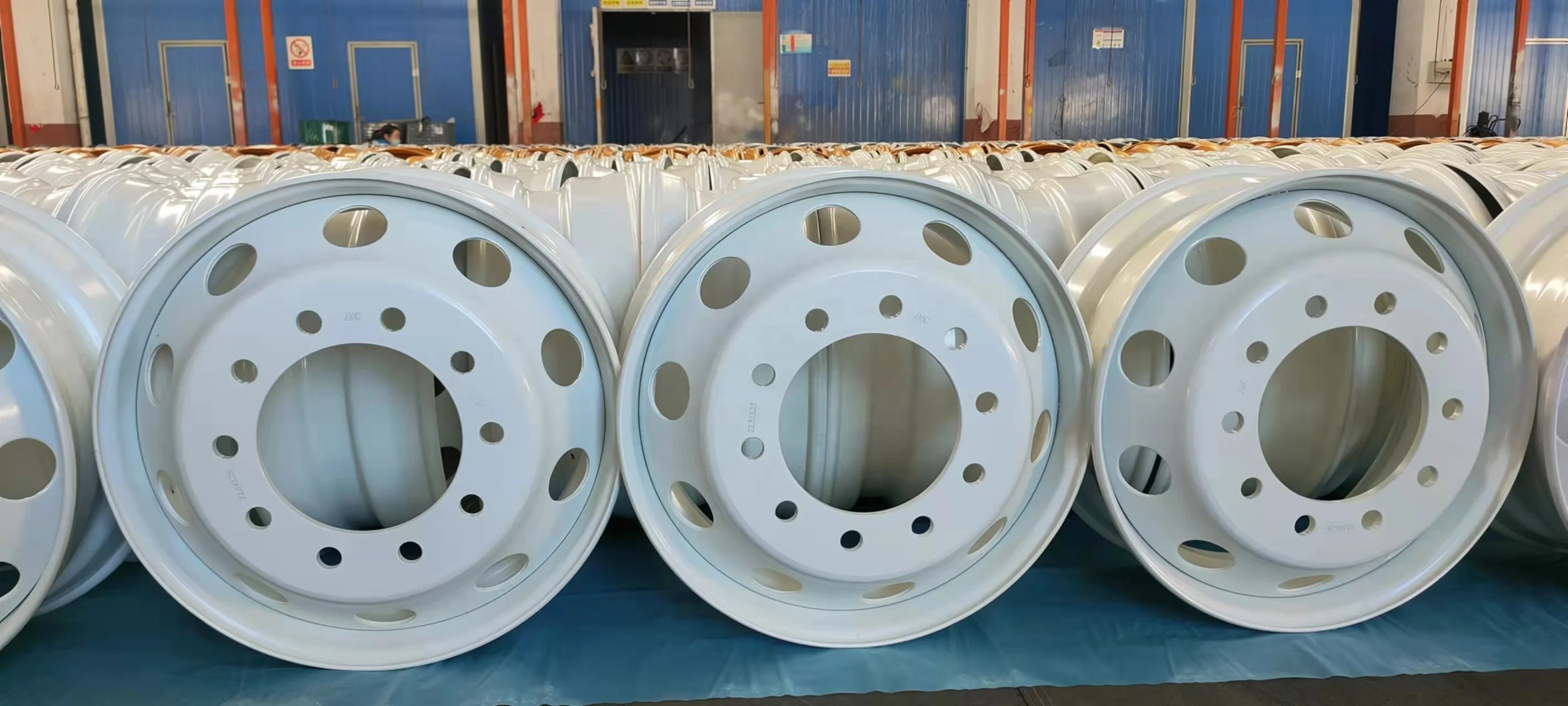 22.5*8.25 shandong bus tubeless steel wheel rims equipment china best selling product made in China