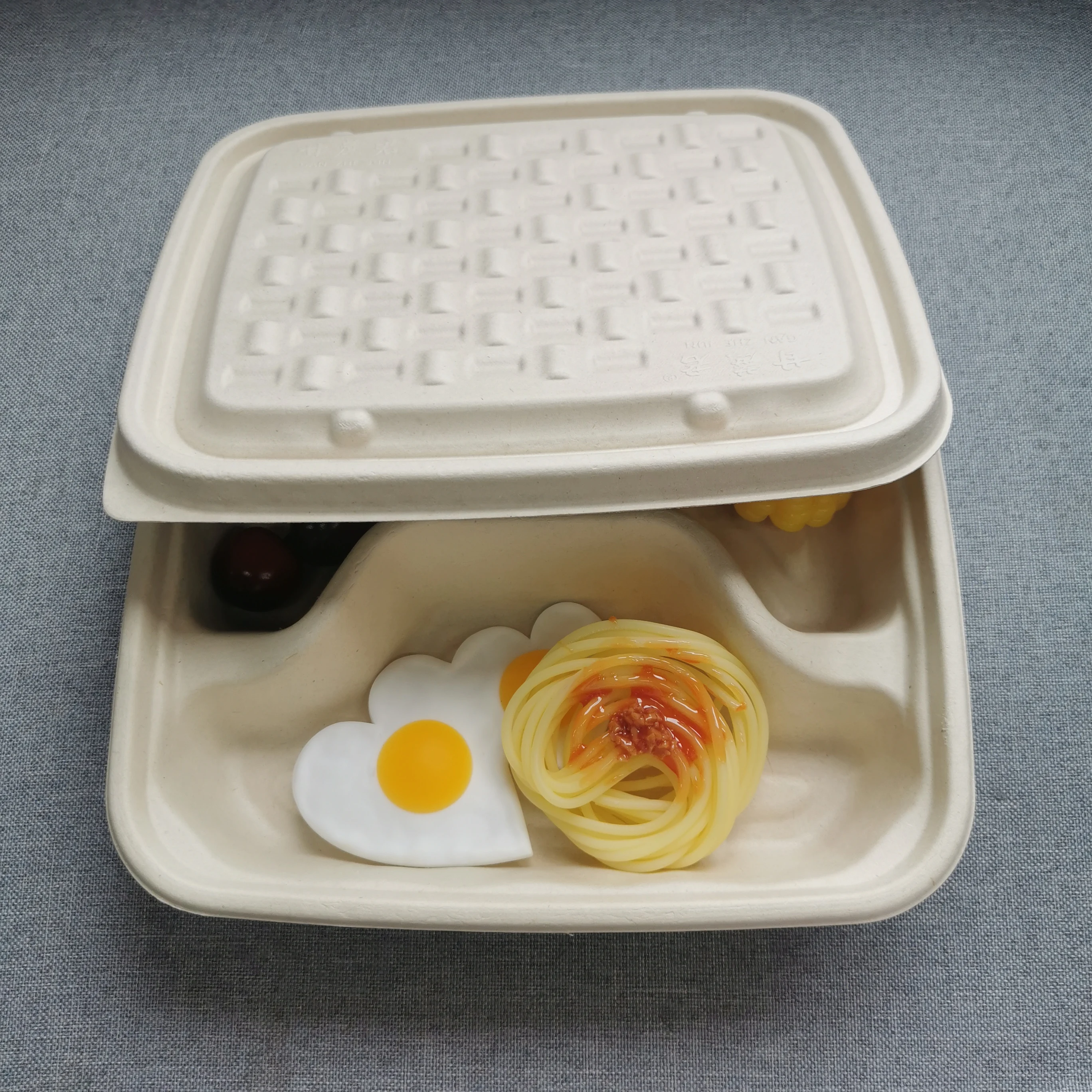 4 Compartment Fast Food Packaging Sugarcane Bagasse Pulp Compostable Biodegradable Disposable Bagasse Plate Tray
