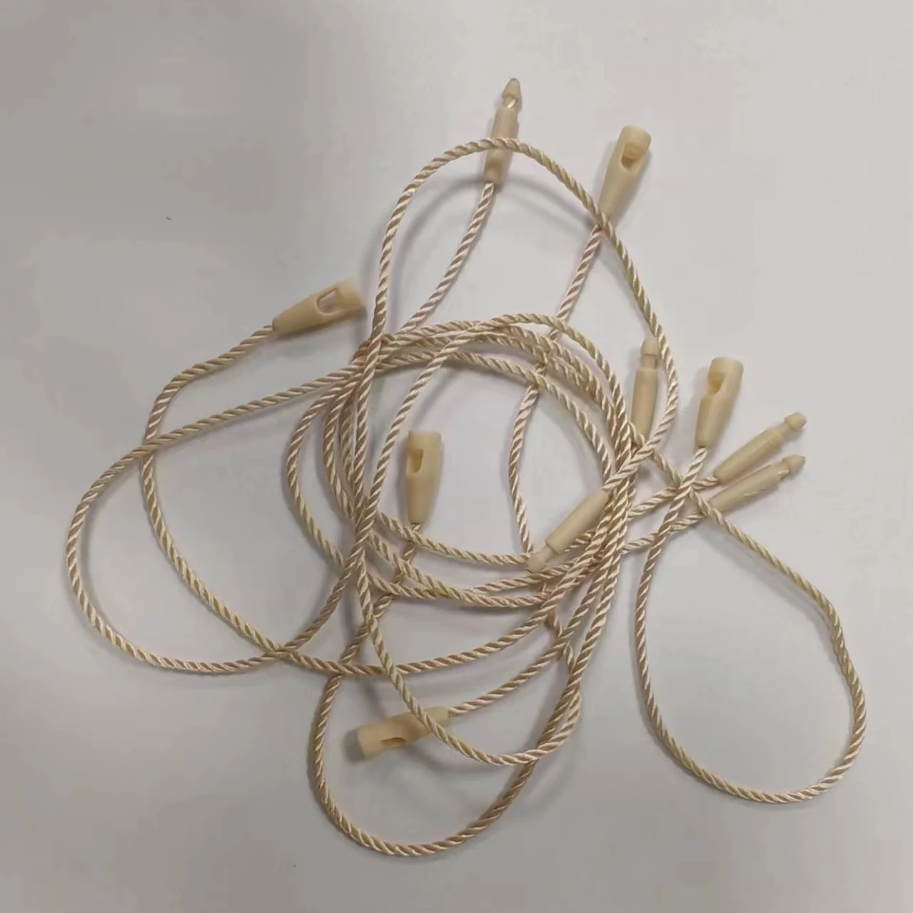 China Supplier Custom Plastic Hanging Tablets Hang Granule For Clothing