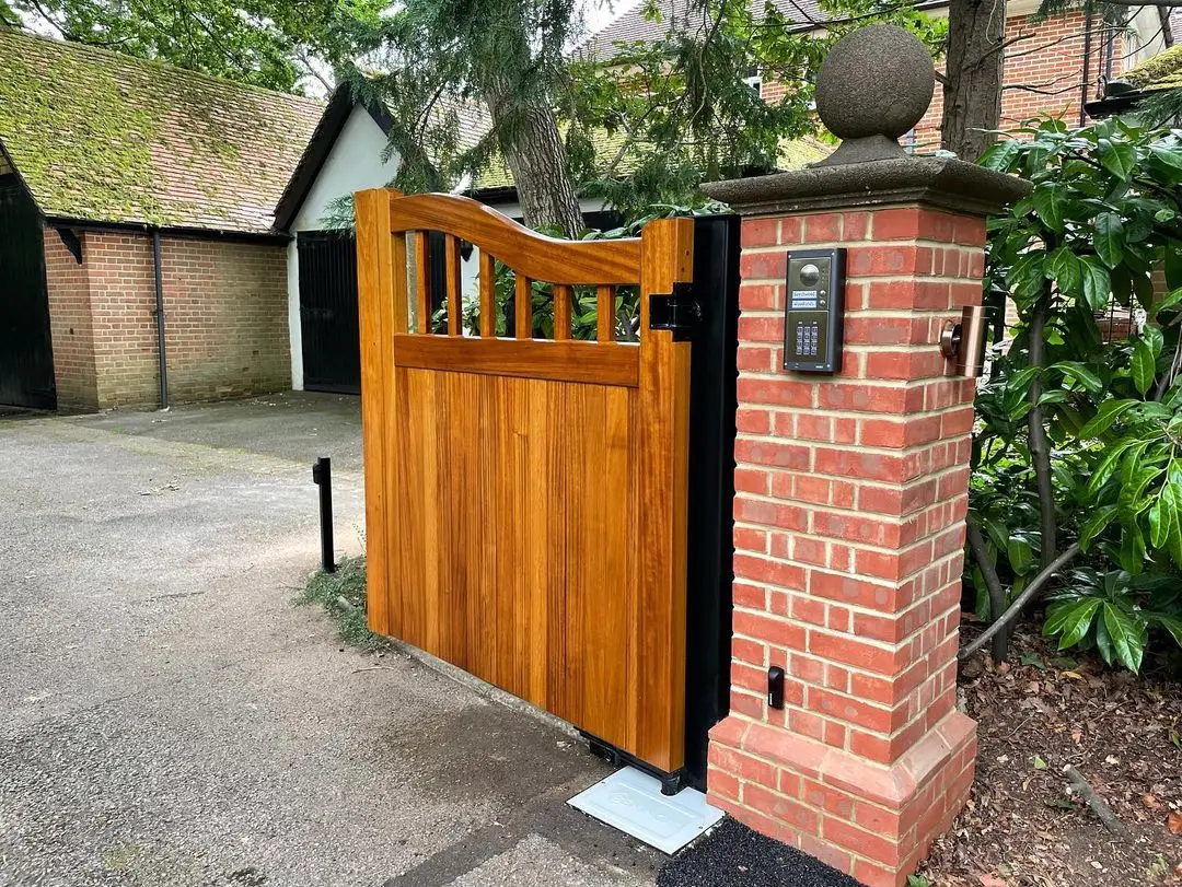 Really durable sliding electric gate for house
