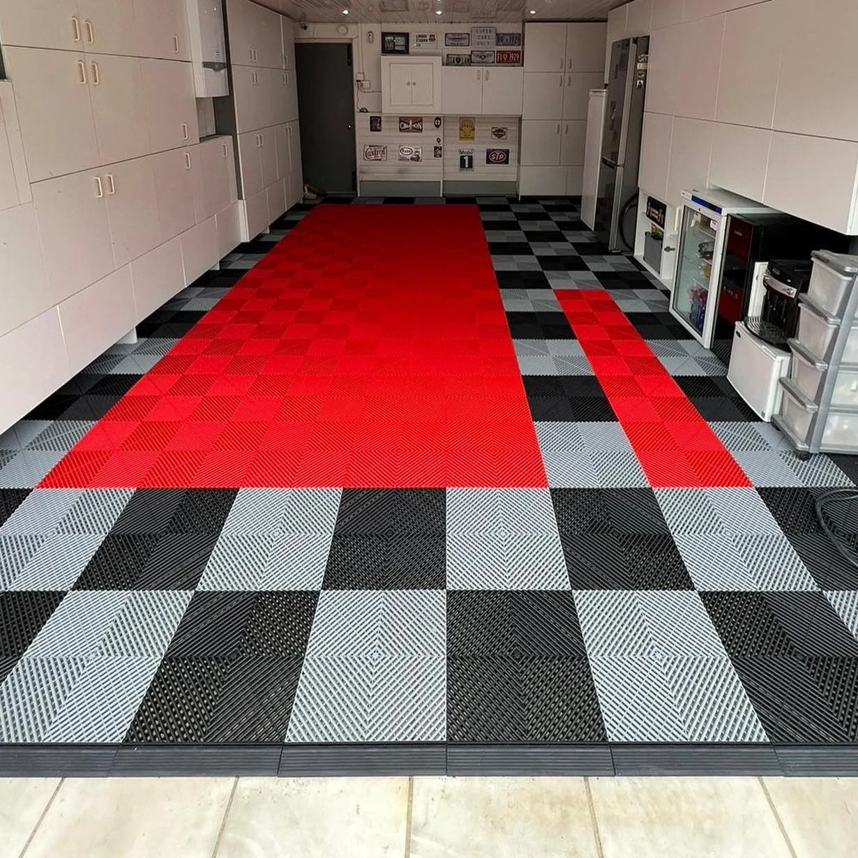 Plastic Garage Floor Tiles Interlocking PVC Garage Floor Plastic Flooring Mats For Car Wash/Car Show/Workshop