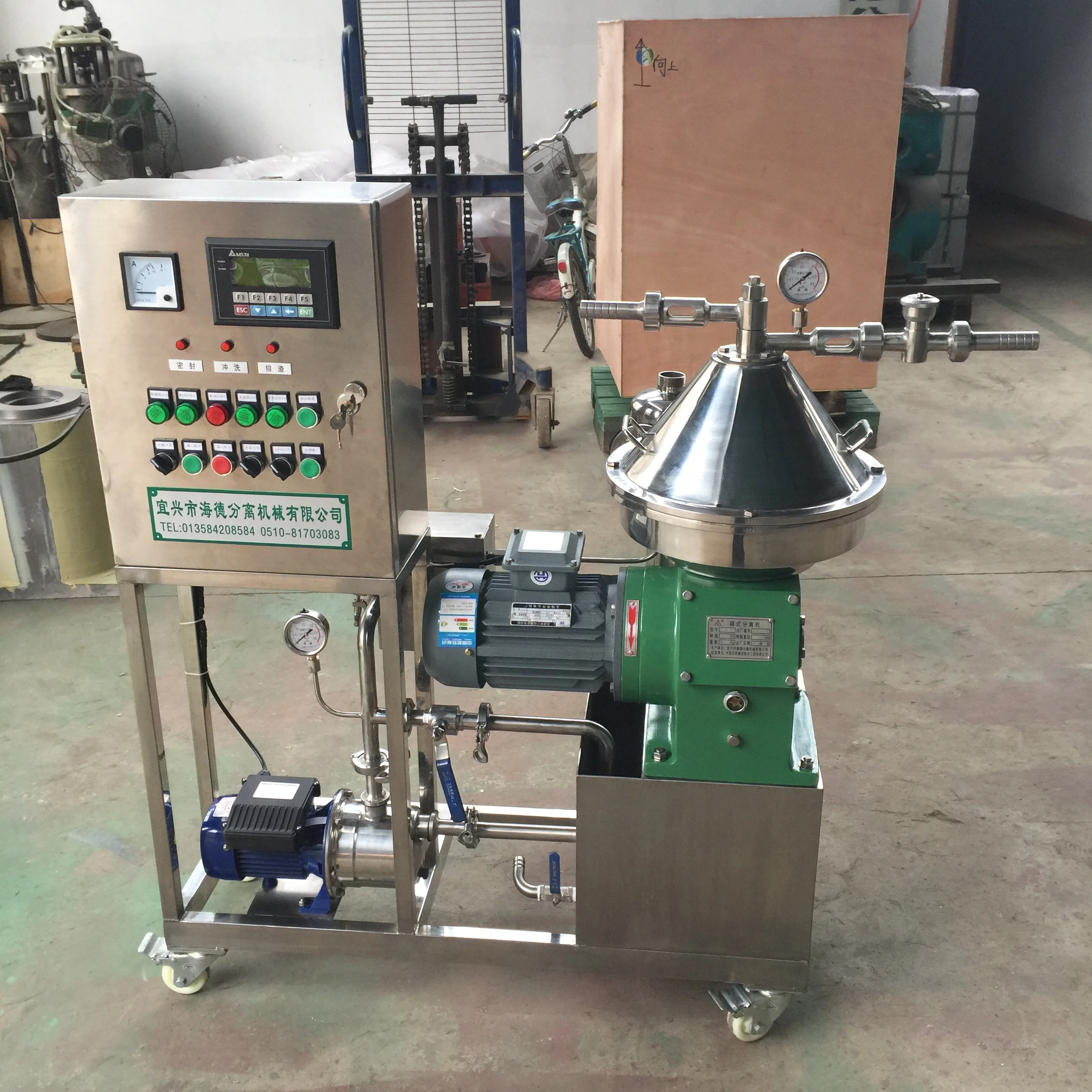 
disc centrifuge separator with self-cleaning bowl 
