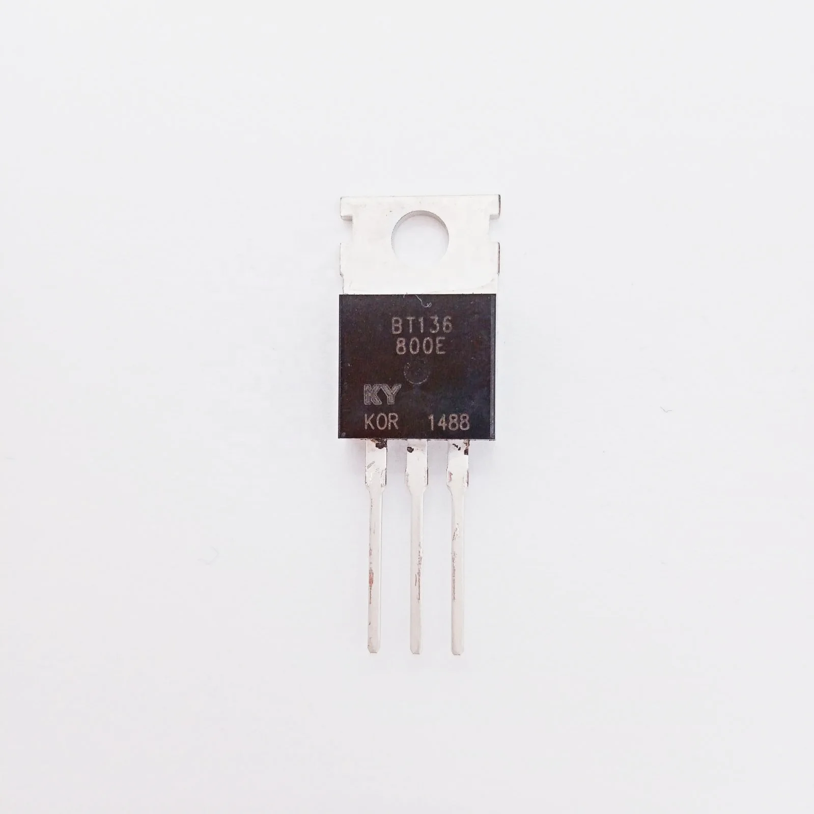  MOSFET P-Channel NPN транзистор регулятор напряжения
