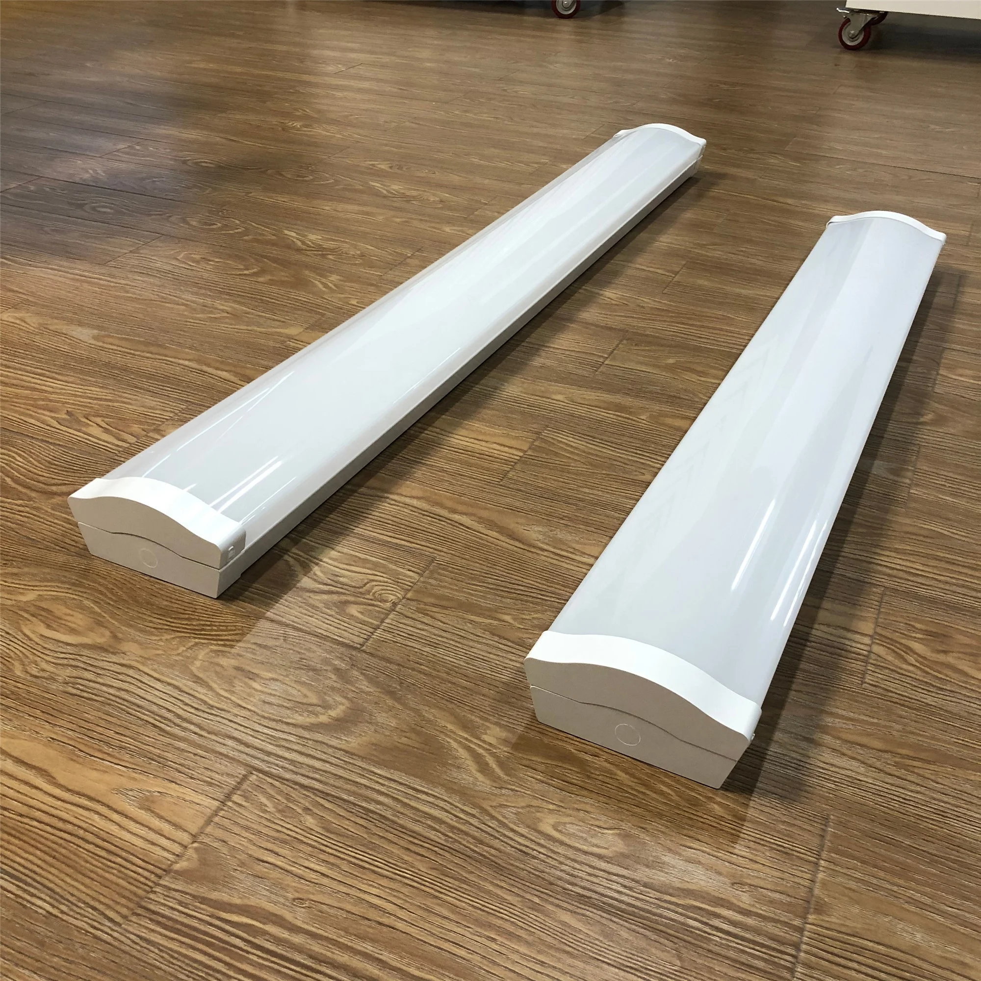  Indoor Commercial Milky Diffuse Light Tube 120lm/w 2400lm Ip65 Tri-proof