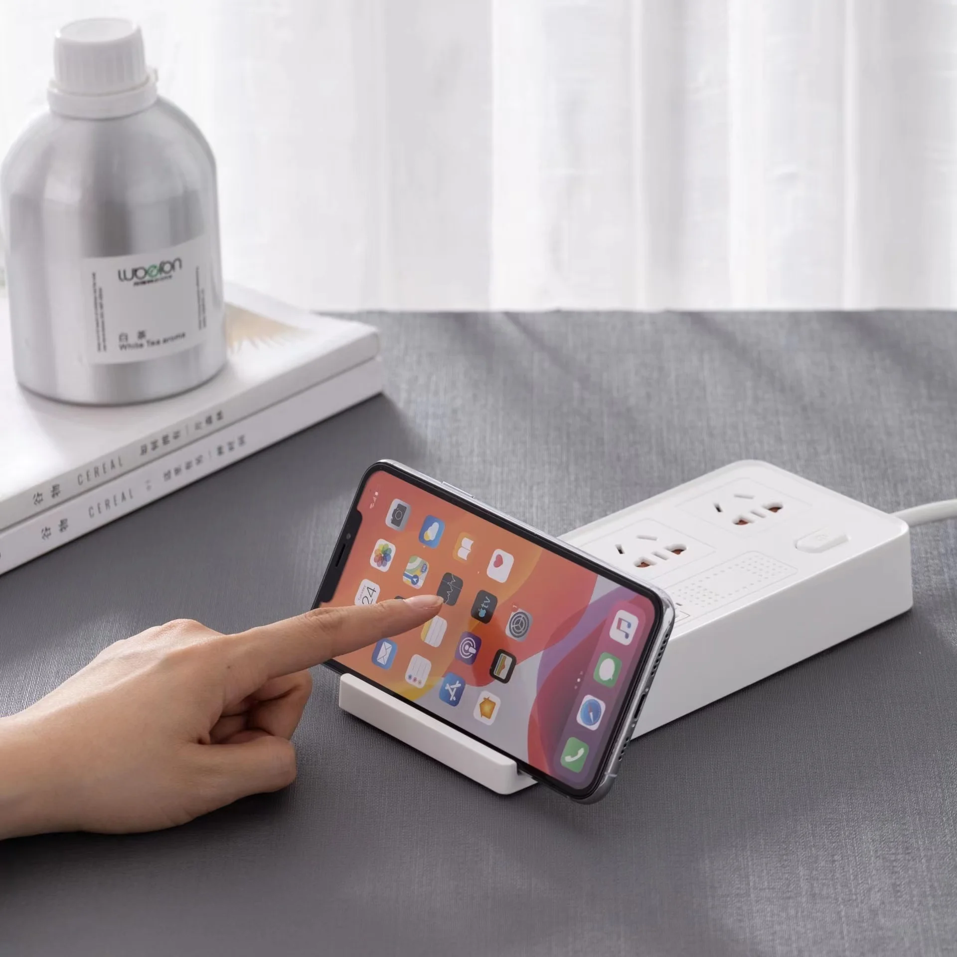 2022 New Wireless Charging Smart Socket USB Multi-in-one Fast Charging Socket Multi-functional Mobile Phone Bracket