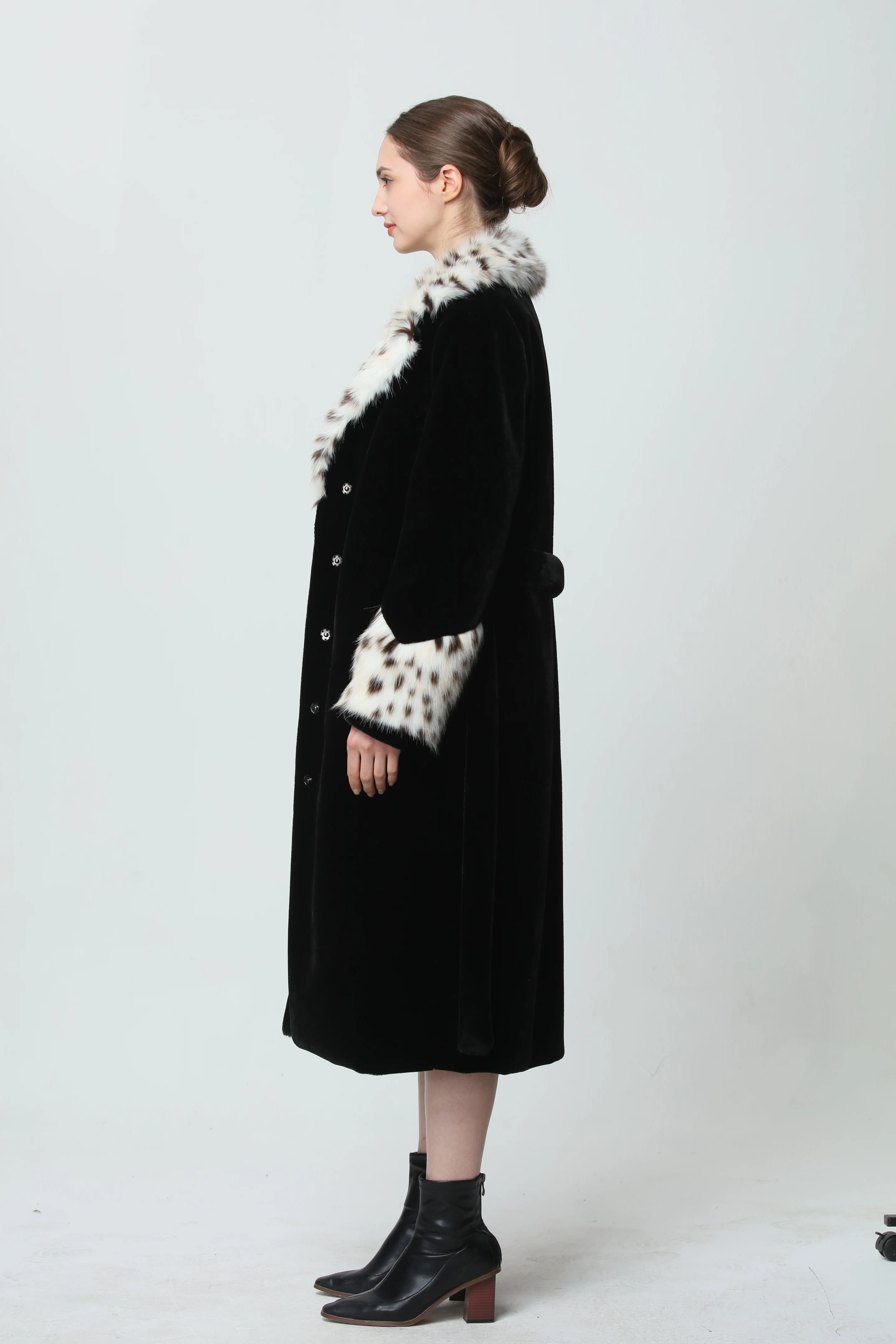 Timeless Featuring Lynx fur Collar Cuff Black Mink Fur Rope Luxurious Ladies Long Winter Fur Coat