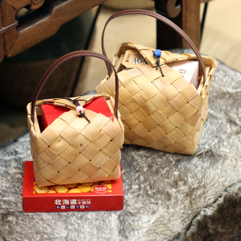 wholesa Hand-woven bamboo wedding candy favor boxes and portable supplies basket Birthday gift basket