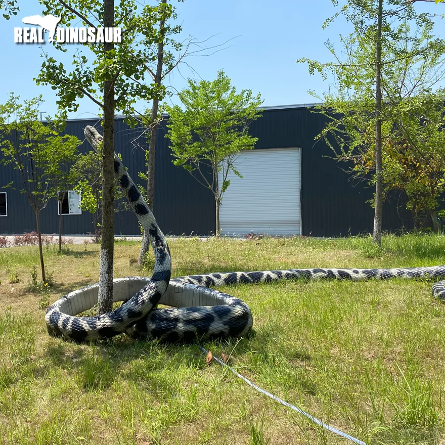 Realistic Animatronic Model Giant Anaconda Spray Water Snake