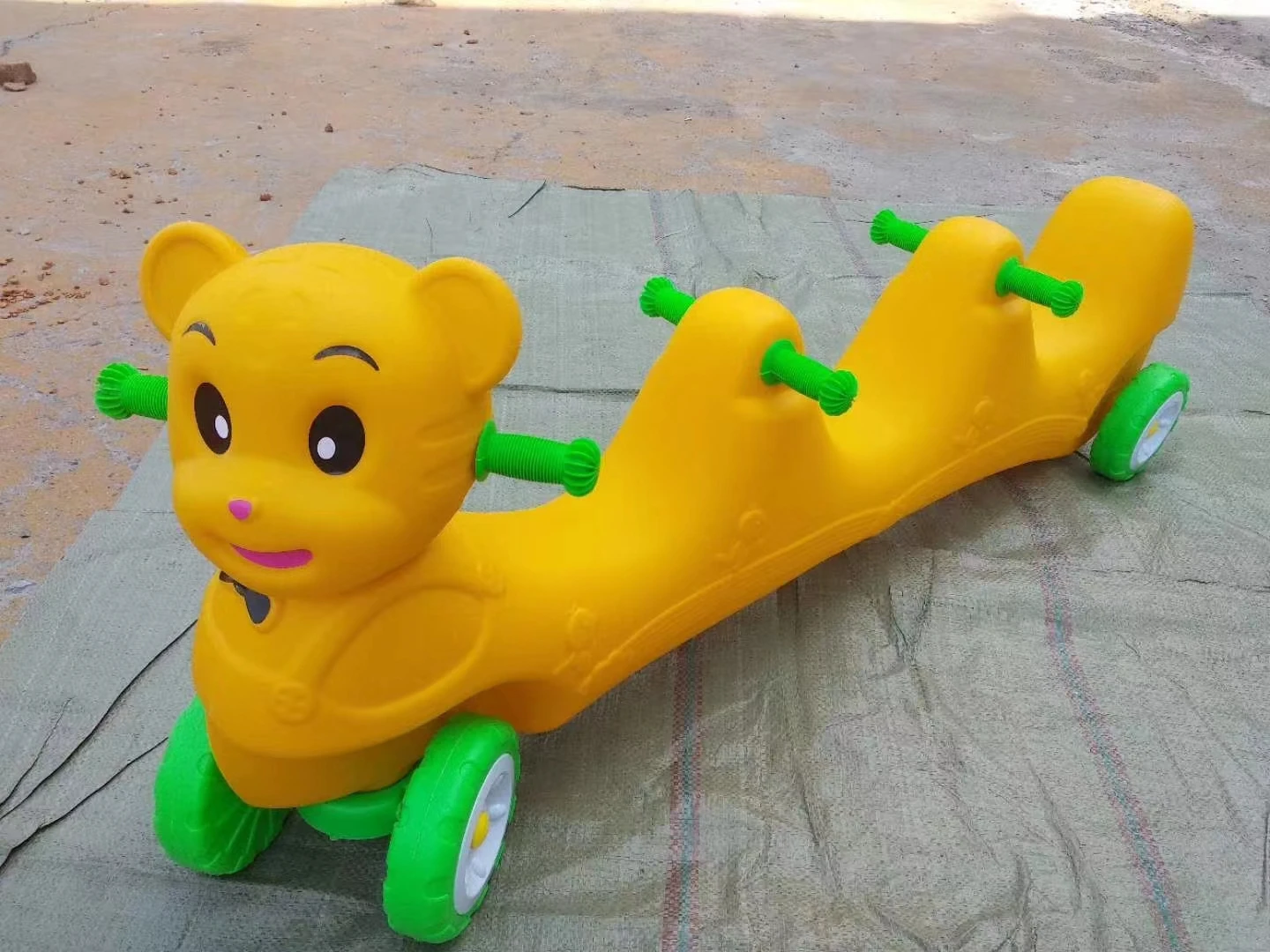 Hot Sale Factory Supplier Bear Shape Baby Plastic Ride On Toy With Four Wheels