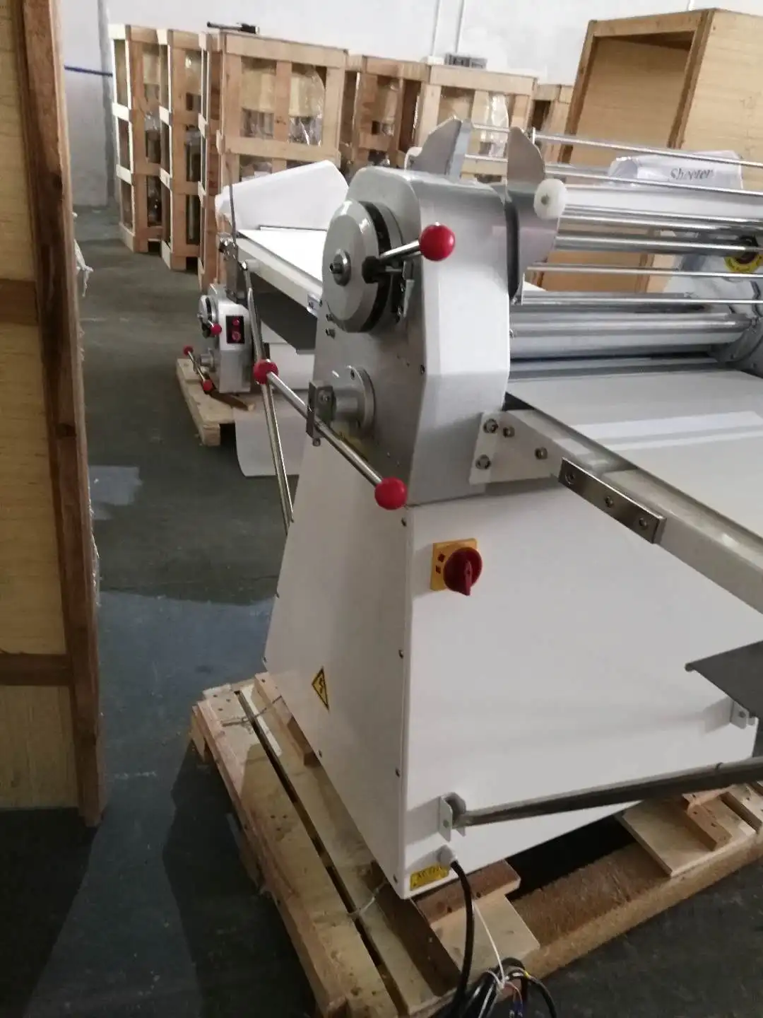  Vertical table type dough sheeter machine for hot
