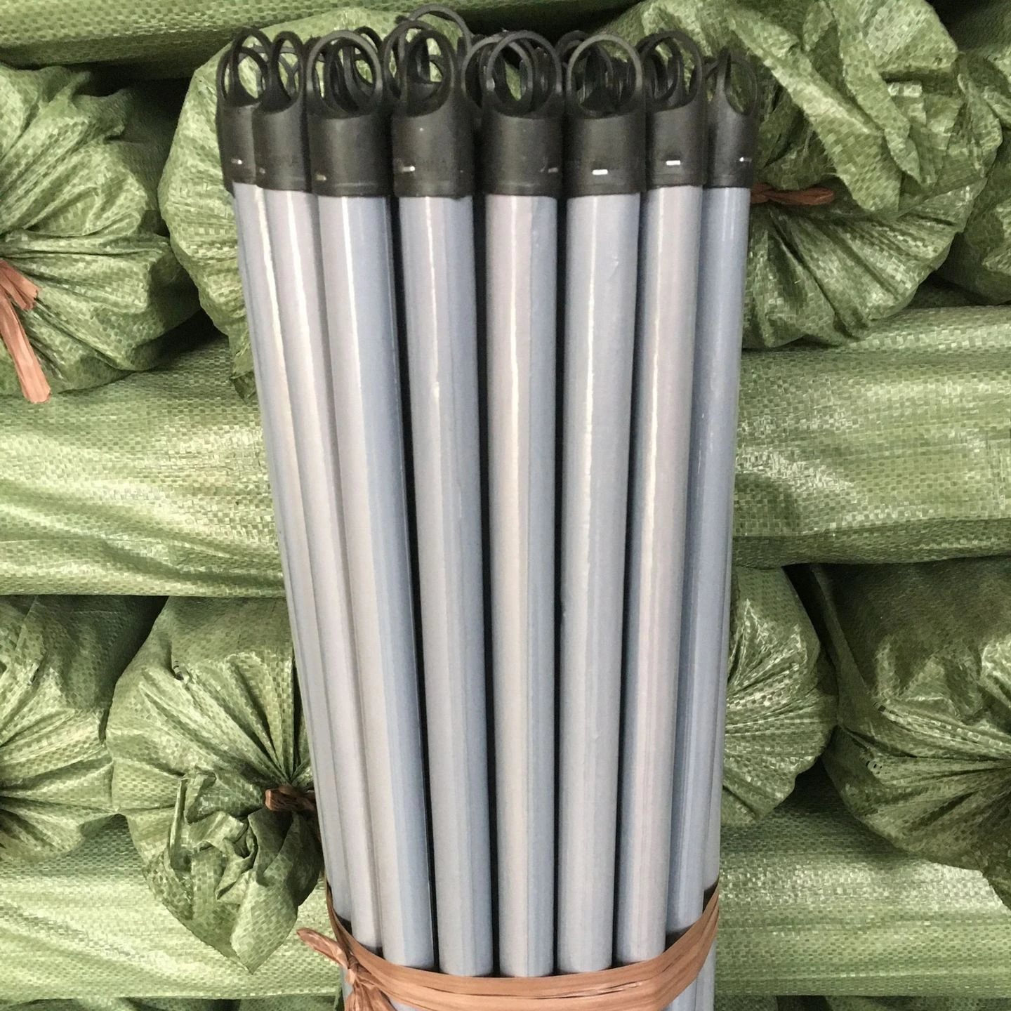 China supplier cleaning wood material pvc coated mop stick handles wooden stick for brooms