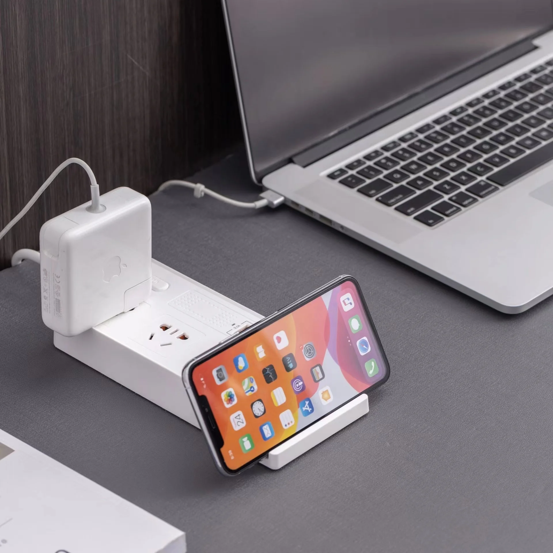 2022 New Wireless Charging Smart Socket USB Multi-in-one Fast Charging Socket Multi-functional Mobile Phone Bracket