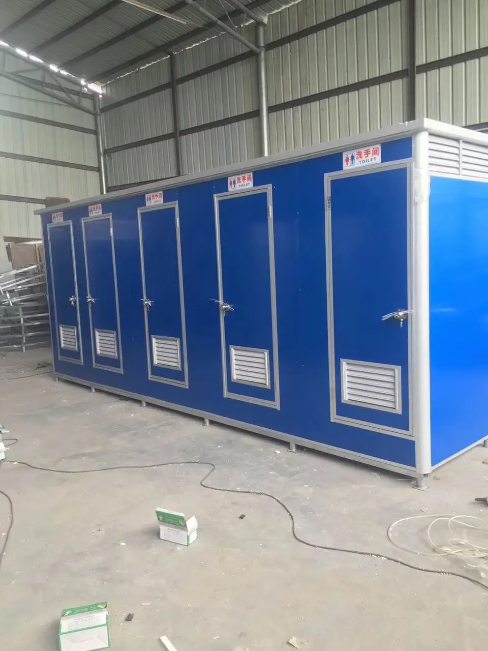 China Prefabricated Bathroom Design Outdoor Portable Toilets Mobile Shower Room