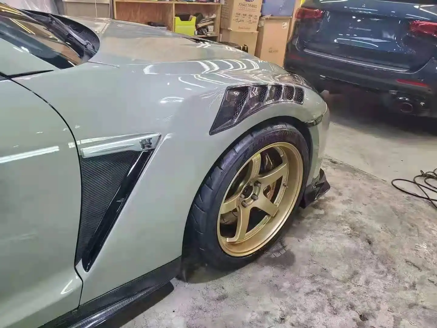 Nismo style half carbon fiber body kit for GTR R35 bumpers fenders side skirts wing