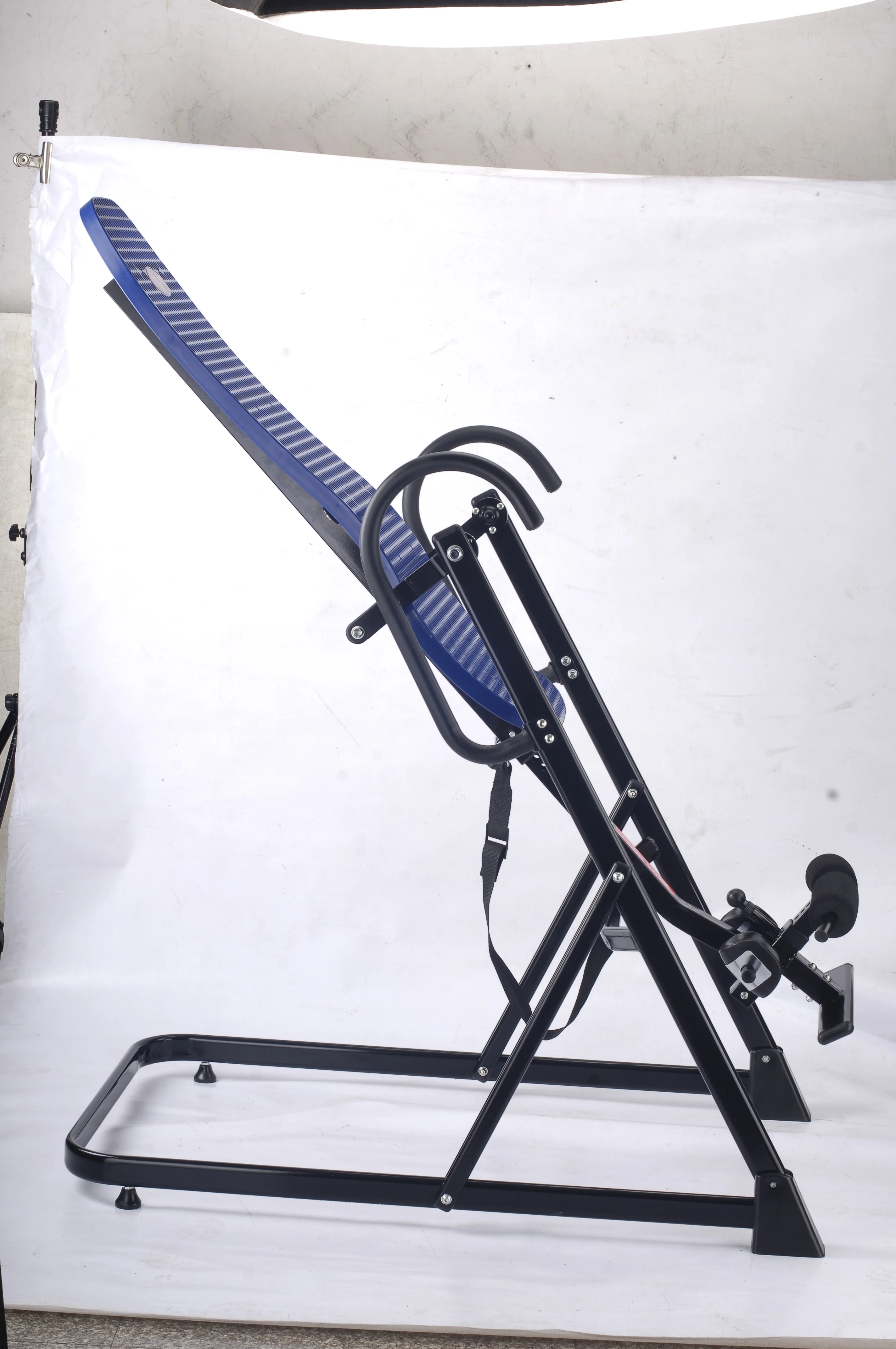 Cross-border fitness equipment disc stretching upside-down device small fitness upside-down equipment upside-down machine to tre