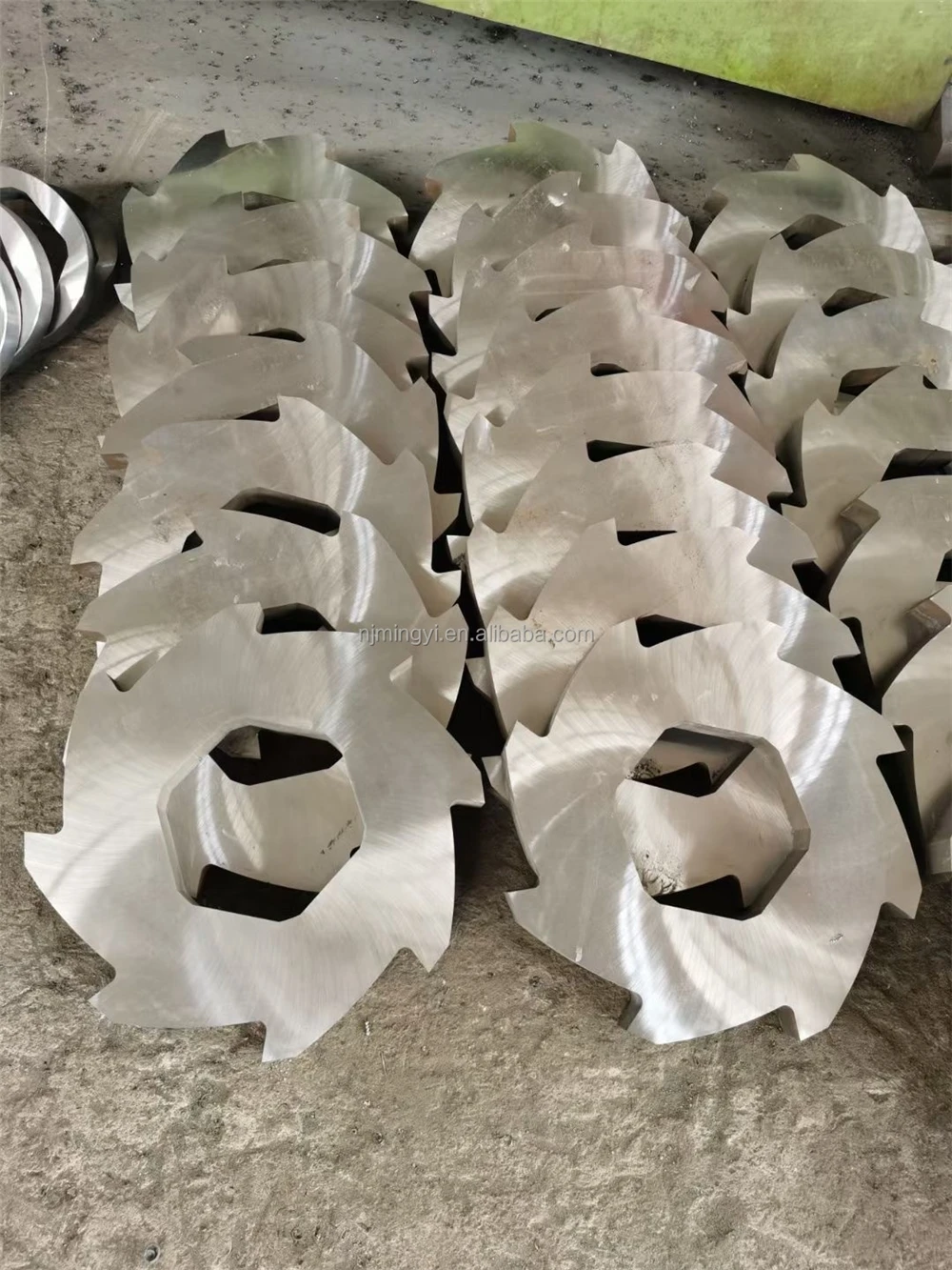 Hot selling Cheap Price and Good Quality Double Shaft Plastic Metal Tire Shredder Blade For Sale