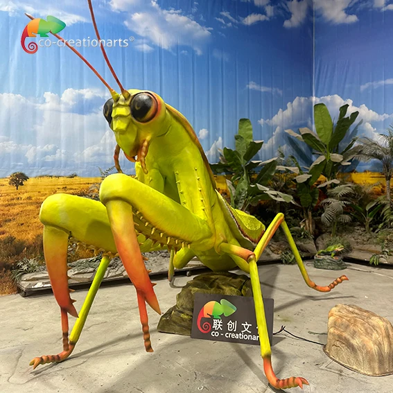 Giant praying mantis simulation animal insect outdoor equipment simulation electronic mantis