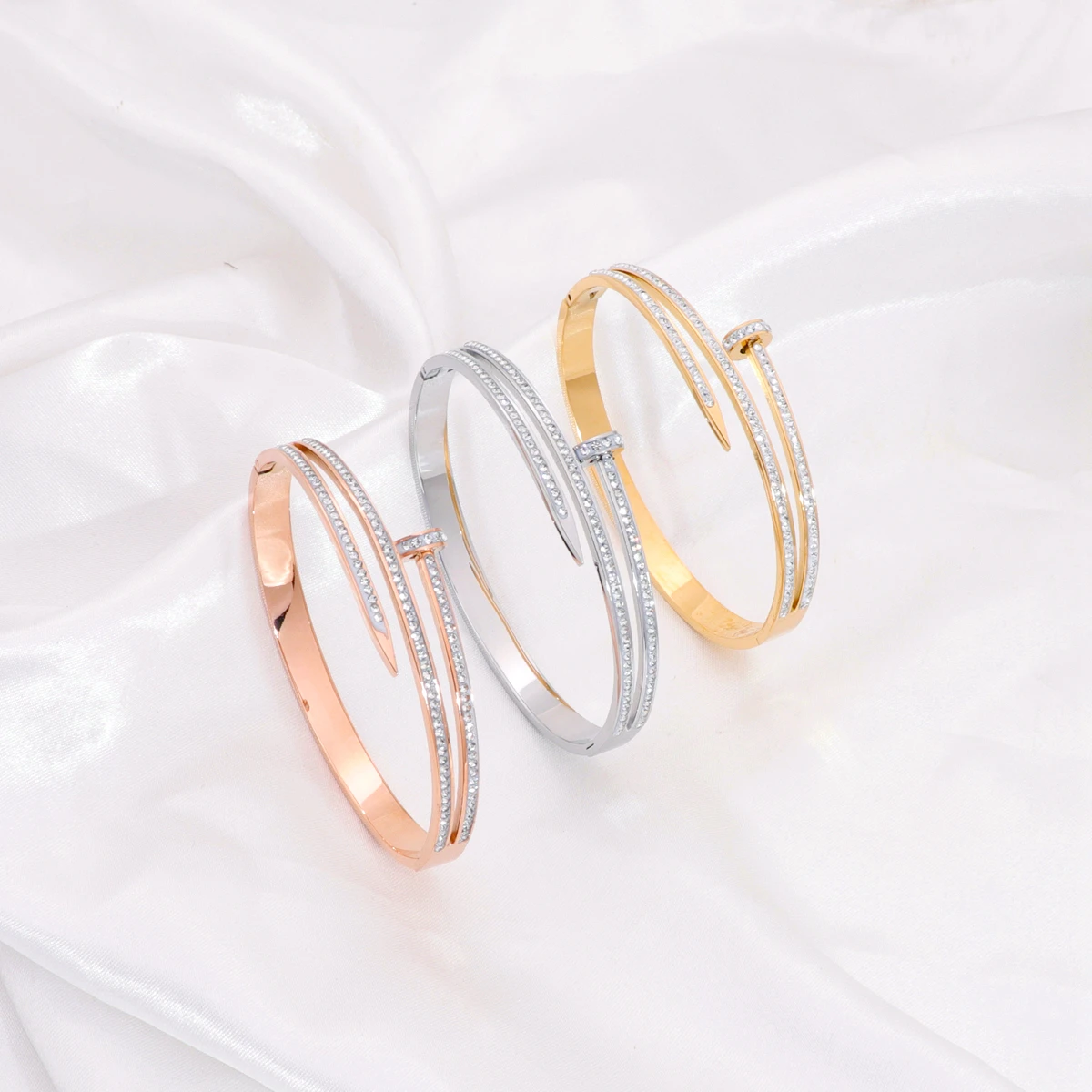 Wholesale Newest Minimalist Fashion 316l Jewelry Charm Nail Bracelet Stainless Steel Electroplating 18k Gold Bangle