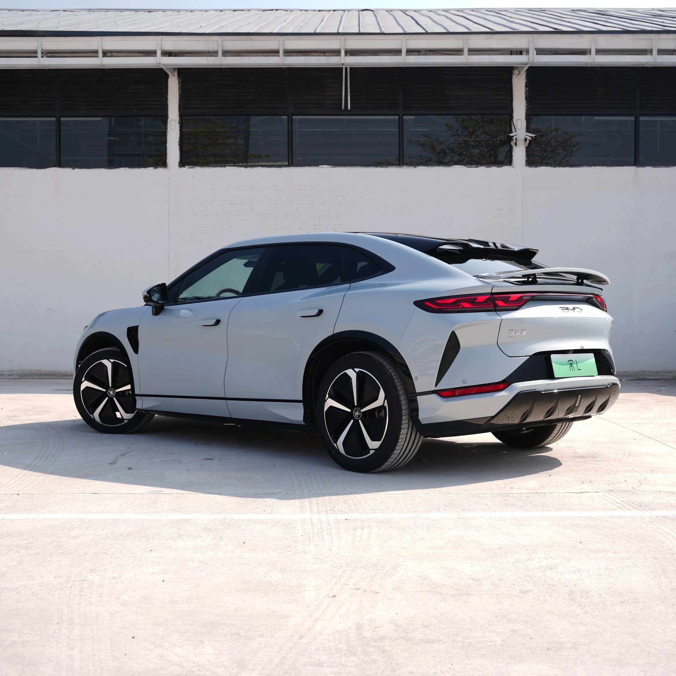 New BYD Song L Electric Vehicle Zero Emission Luxury Car with Excellent Performance and Fashion Design