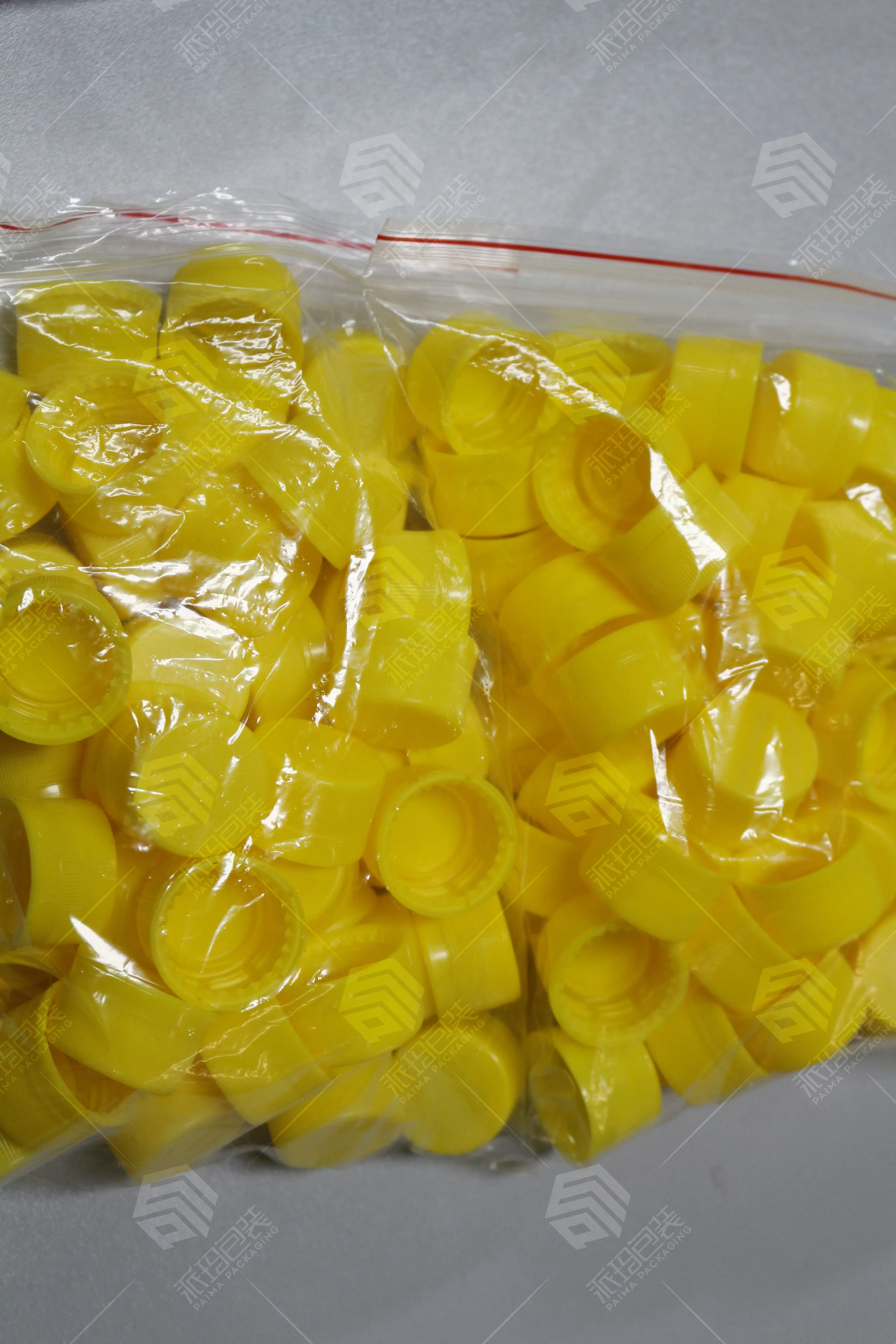 Custom Made PET Bottle Cap Plastic Screw Cap for water/beverage bottle