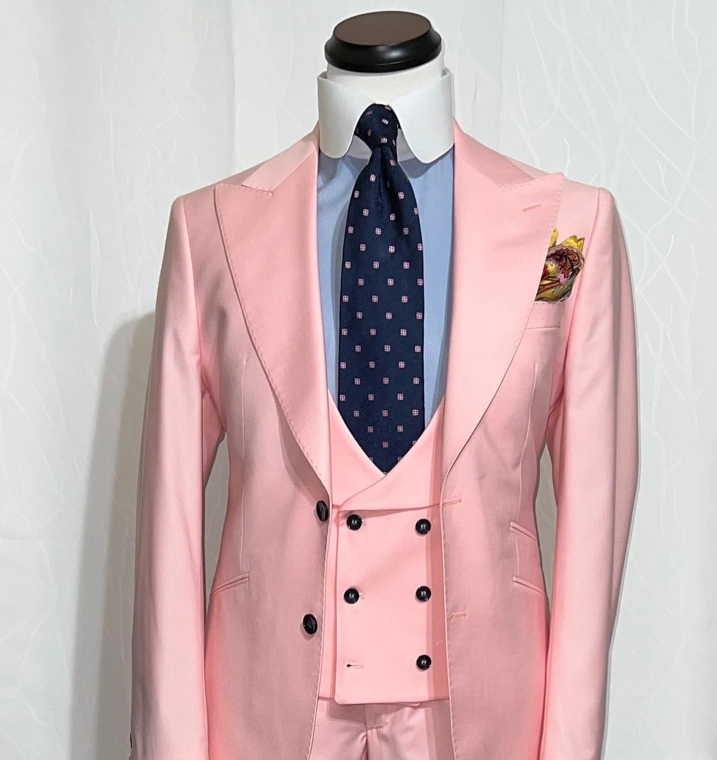 Custom Made Groomsmen Suits Rose Color Jacket Groom Tuxedos Peaked Lapel Men Suits 2 Pieces