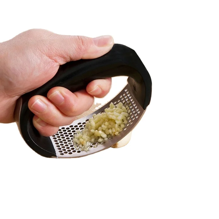 hot selling handheld kitchen gadget 304 stainless steel kitchen metal garlic press ring with ergonomic
