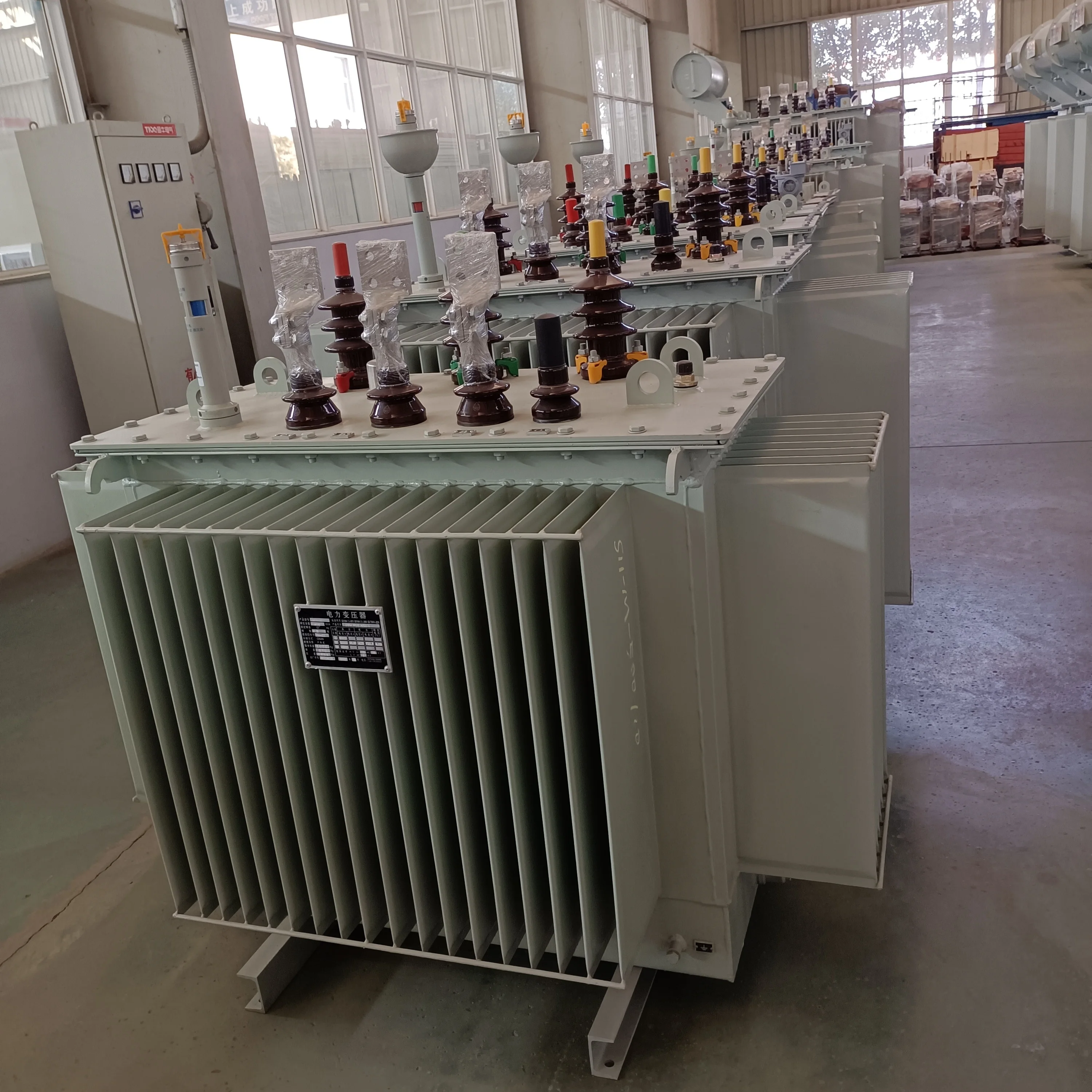 Three-Phase Oil Immersed Transformer with 25kVA to 630kVA Capacity 380V Output Voltage and 10kV/35kV Input Voltage