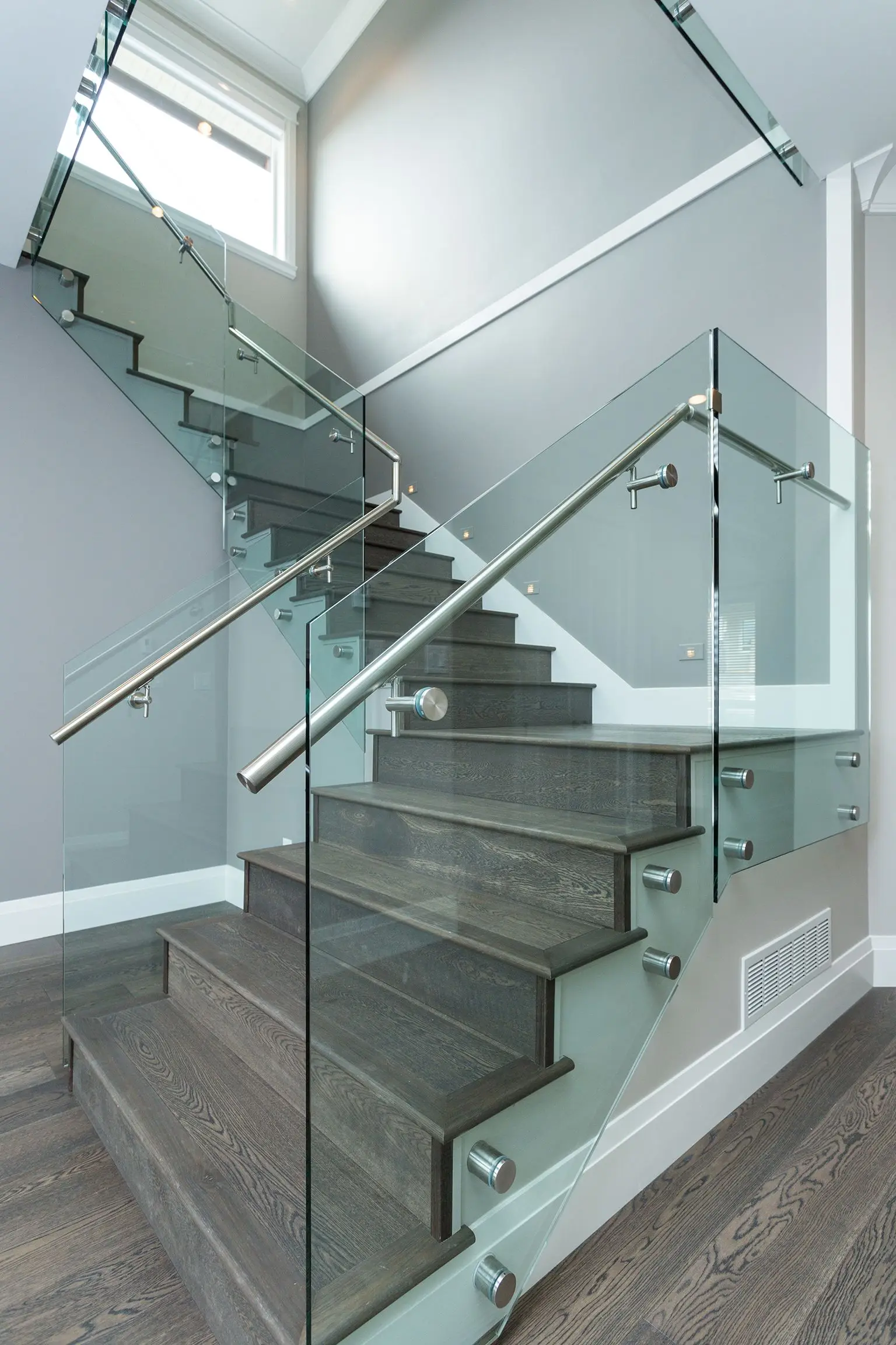 Manufacturers supply high quality residential indoor stainless steel balustrade&handrail balcony metal staircase railing