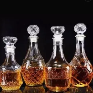 Wholesale Cheap Mini Embossed Design Insulated Glass Wine Bottle Glass Decanters