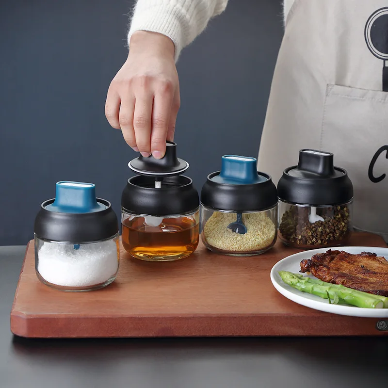 Round seasoning glass bottle with spoon kitchen sauce packing container