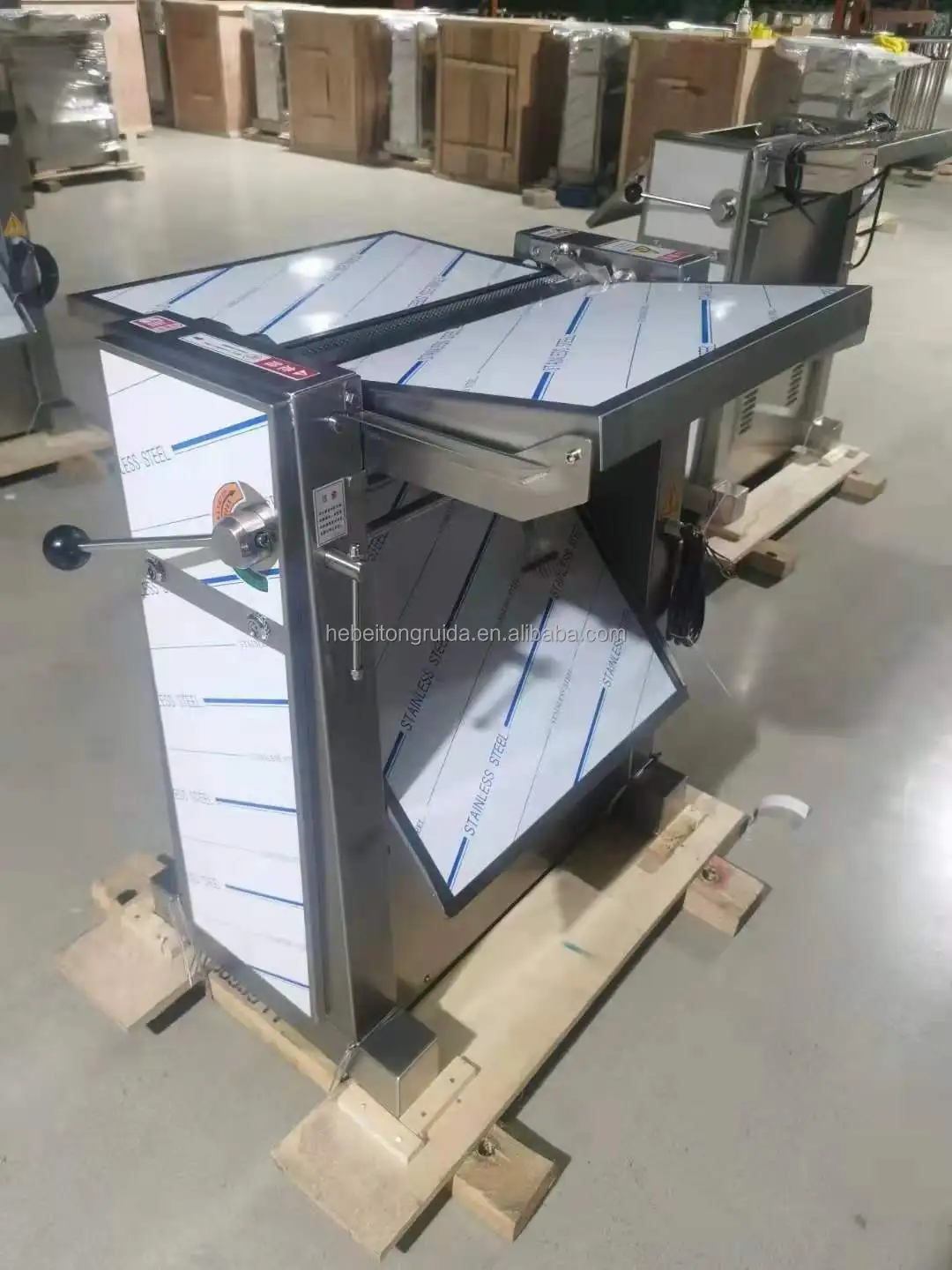 Pig meat pork skin removing / peeling separating machine