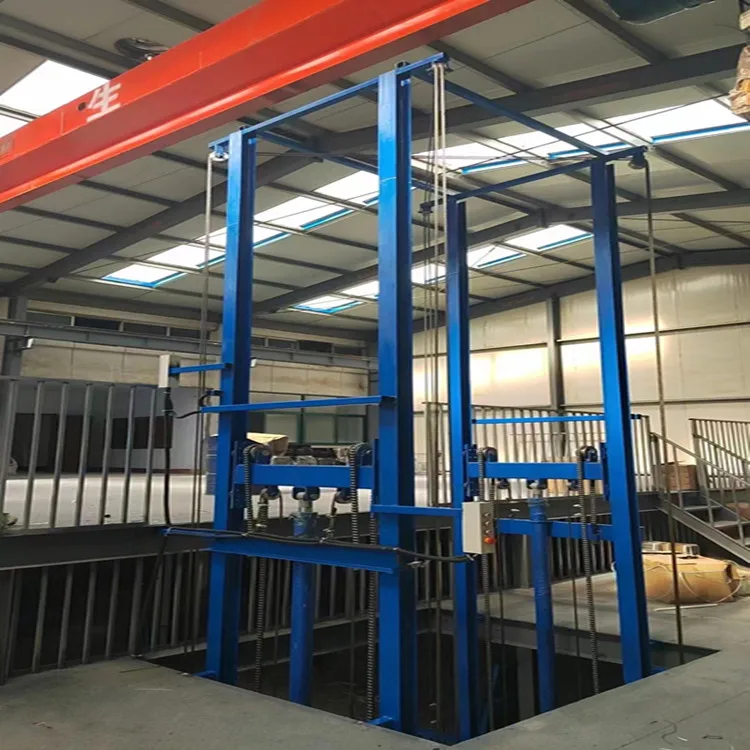 2000kg 4.5m outdoor hydraulic guide rail cargo goods elevator for warehouse goods lifting use