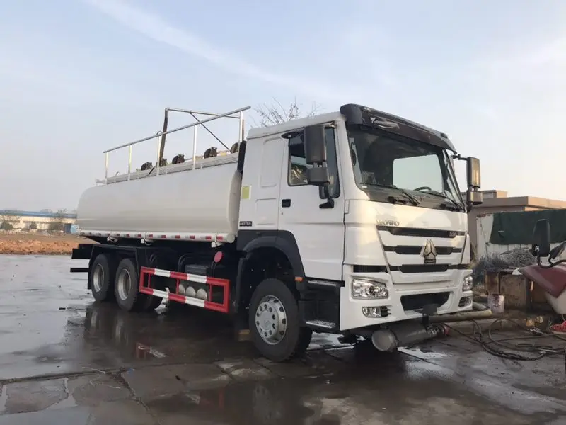 Hot Sale Heavy Duty Sinotruk HOWO 4*2 6*4 20000 5000L Liters Oil Fuel Tank truck Transport Oil Fuel Tanker truck