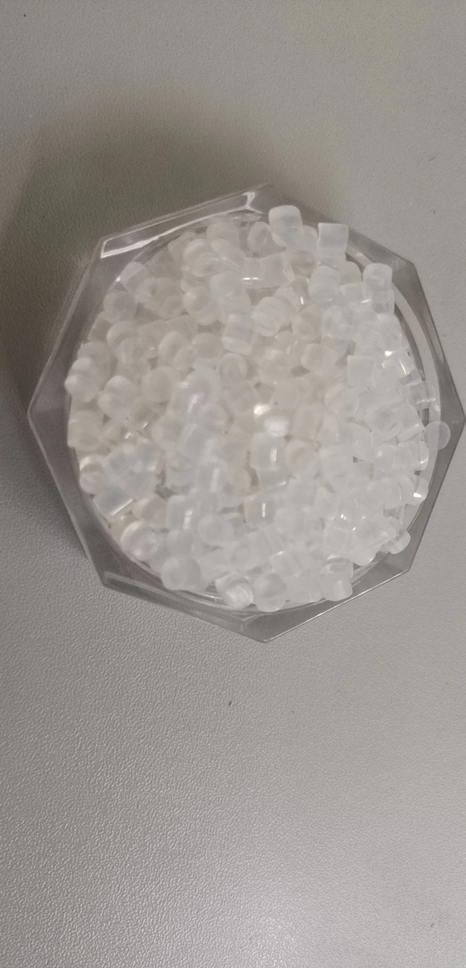 
U6208g-Hot melt adhesive granule for polyurethane(zHigh fastness of transparent particles) 