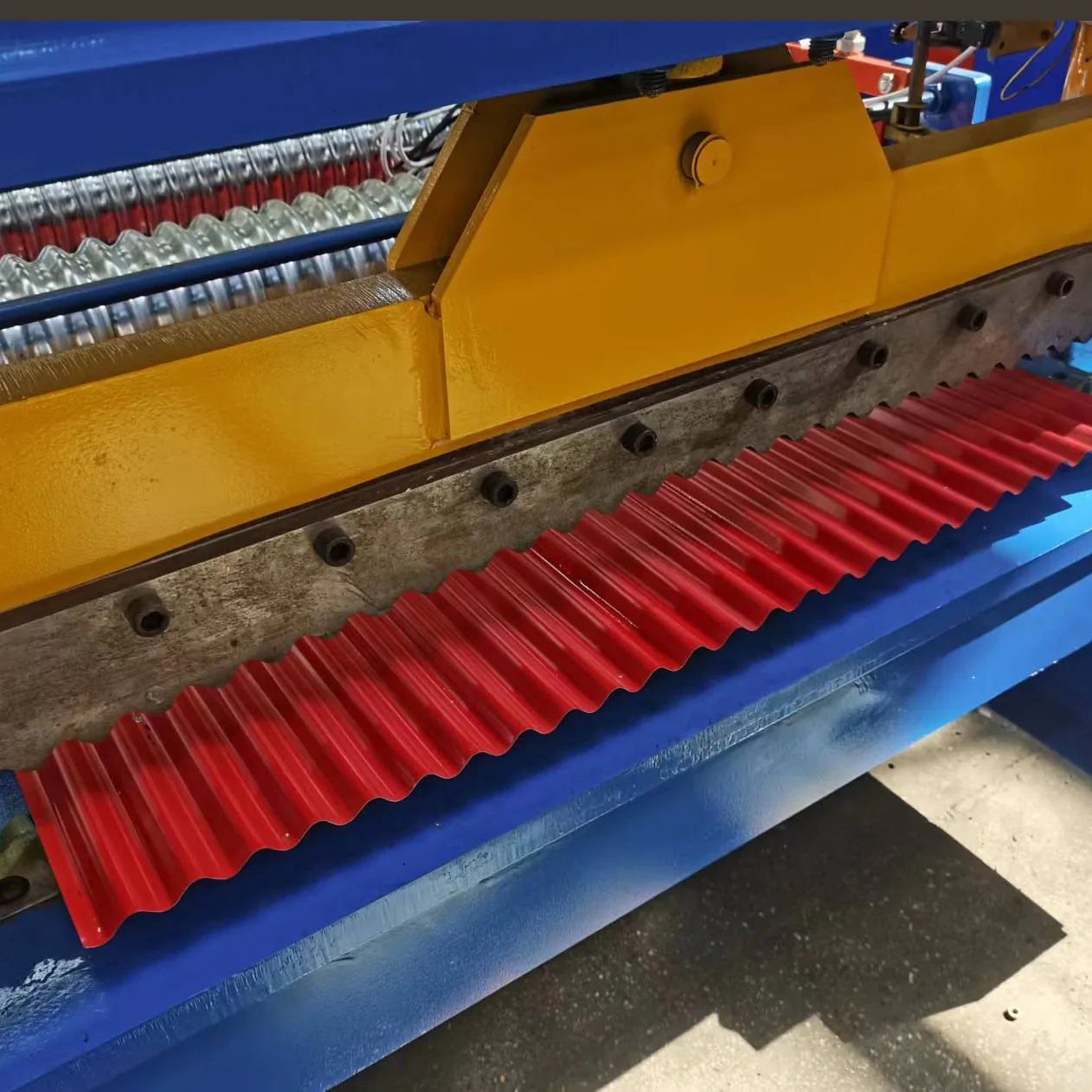 Hot Selling Quality Rib type roofing sheet roll forming machine