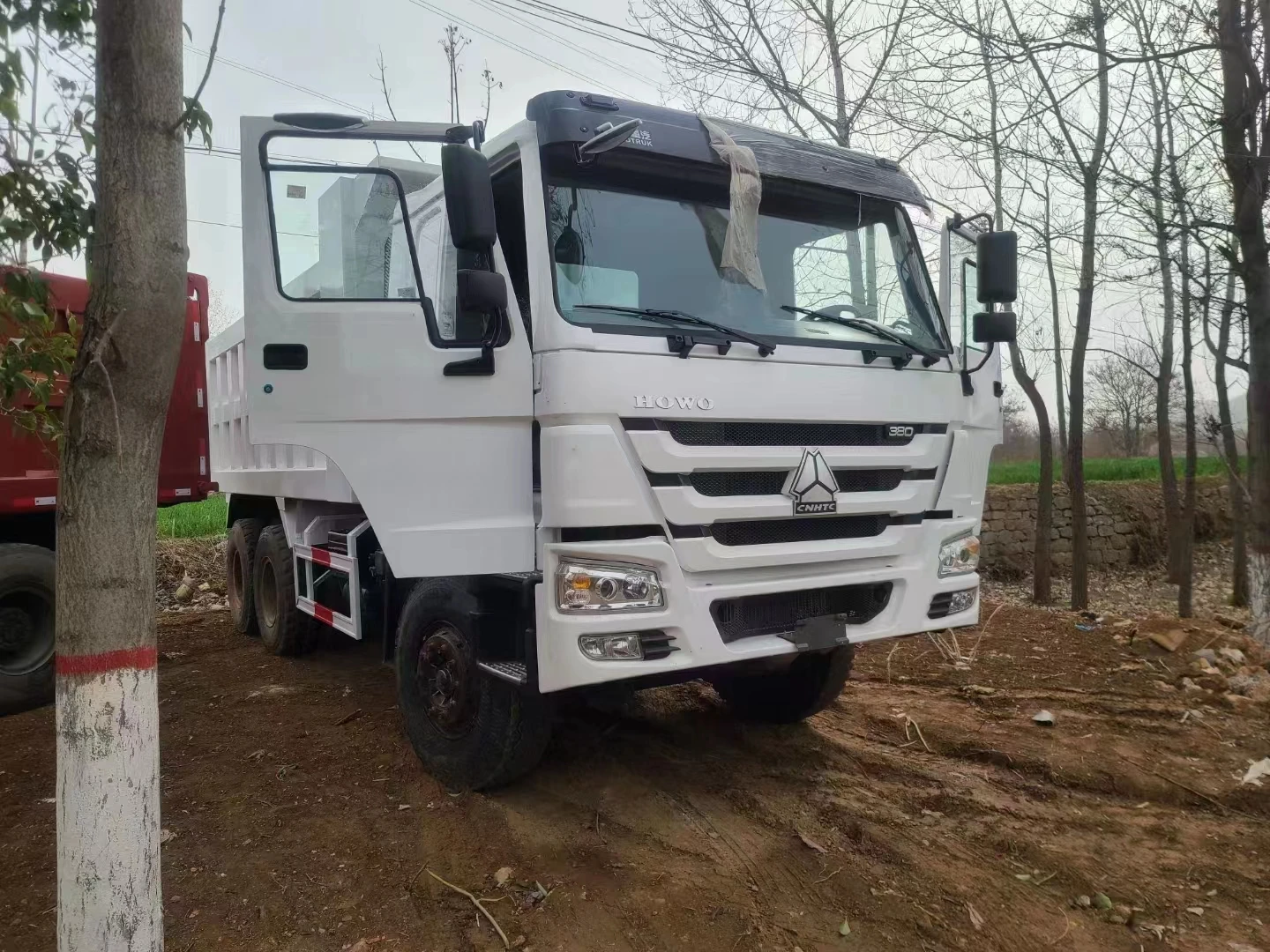 Used howo 12 Wheeler 8x4 Tipper Trucks howo truck Dump Truck For Sale