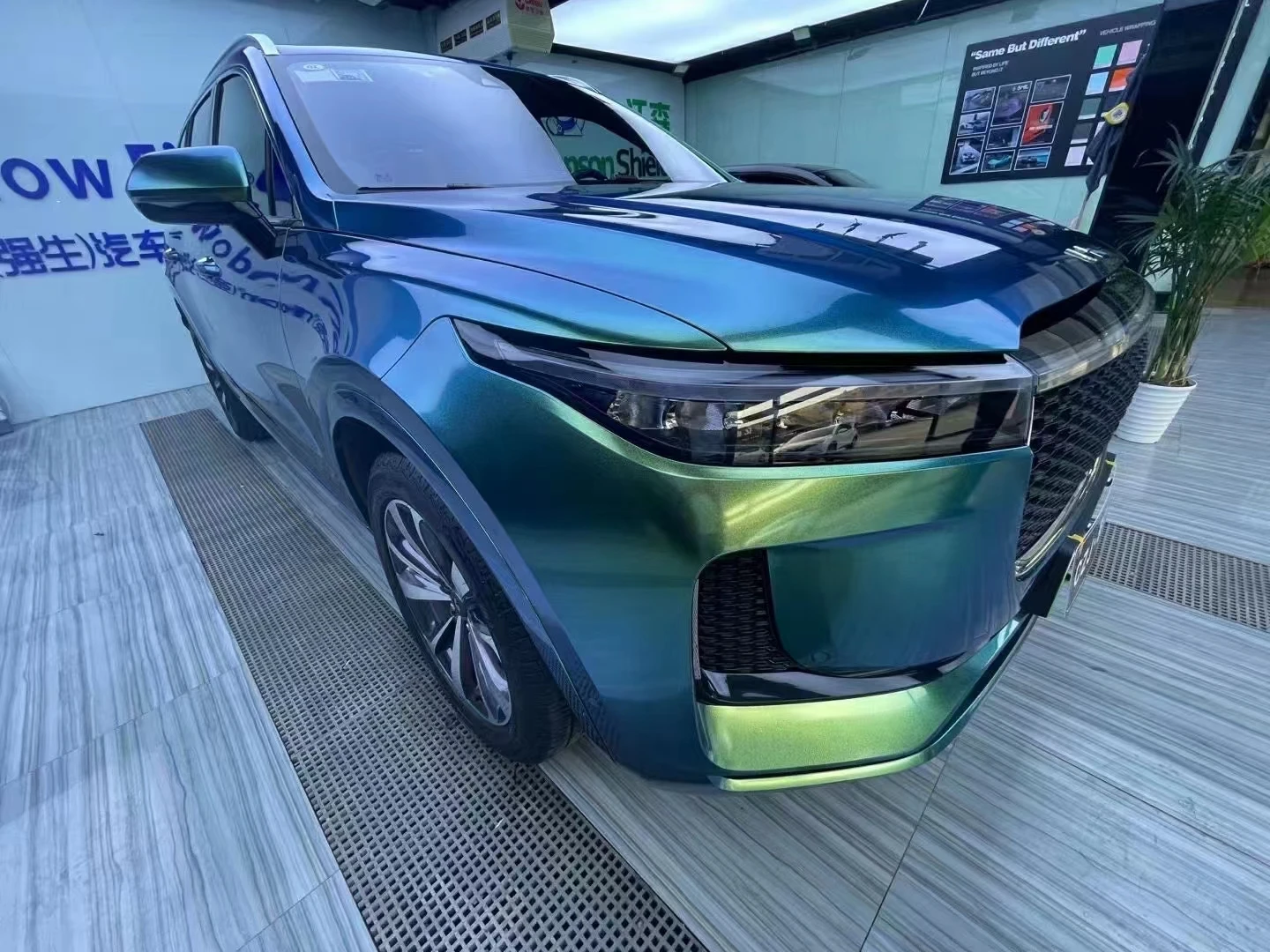 LIDA Crystalline green with charming gold Colour Change TPU Car Wrapping Film Chameleon Car Films
