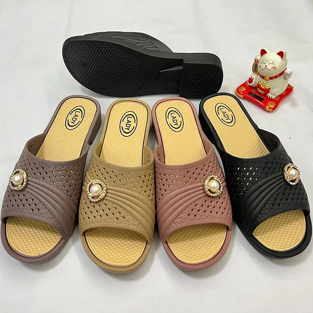 Wholesale Elegant Ladies PVC Sandals Comfortable Non-slip Indoor Outdoor Slippers with Breathable Upper Feature Hot Sale