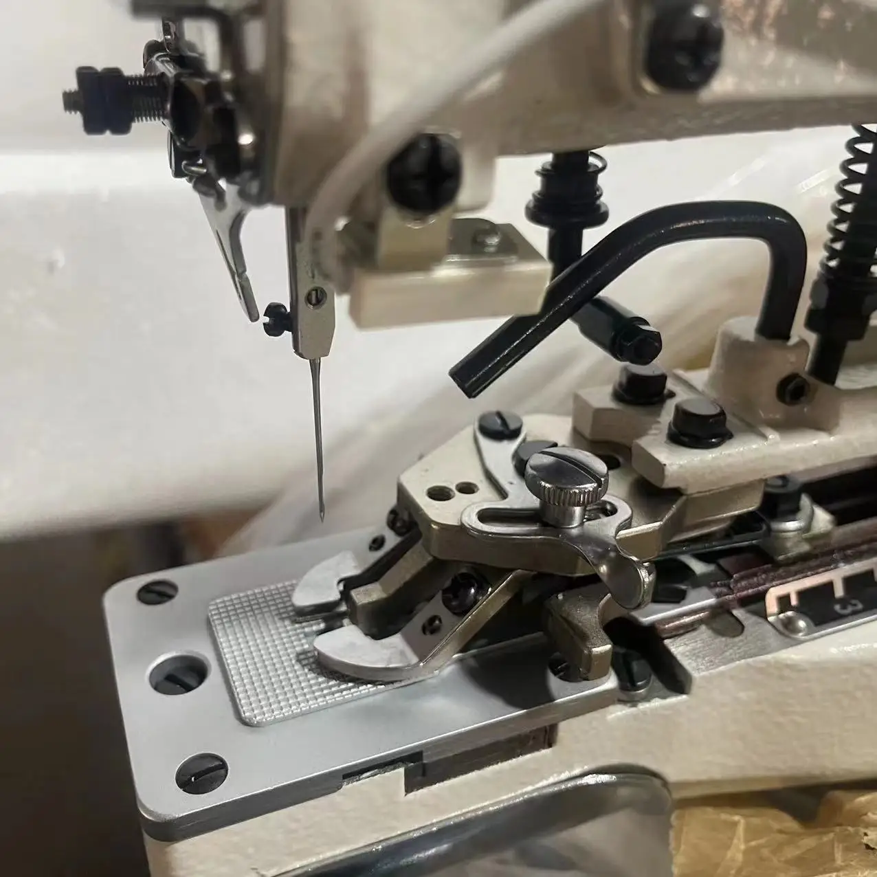 direct drive single thread chain stitch button sewing machine