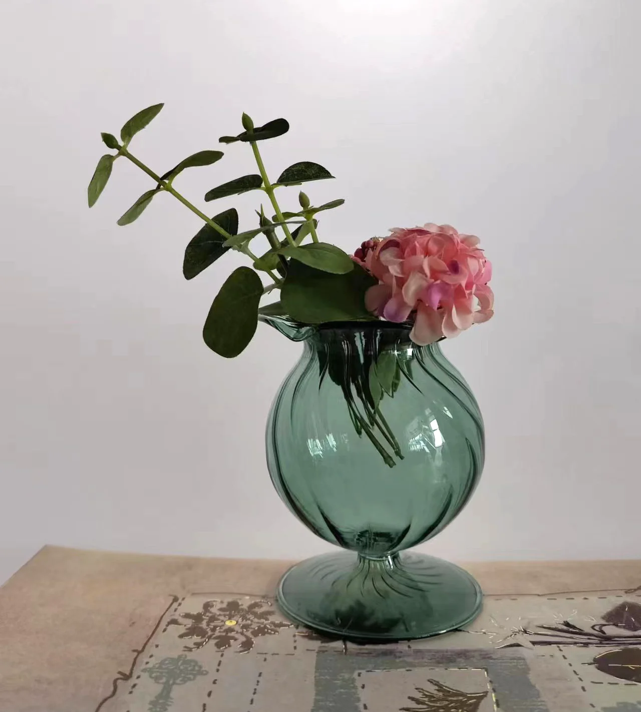Wholesale Small Glass Vase Hand Blown Glass Flower Vase Tabletop Centerpiece Home Decoration Reusable