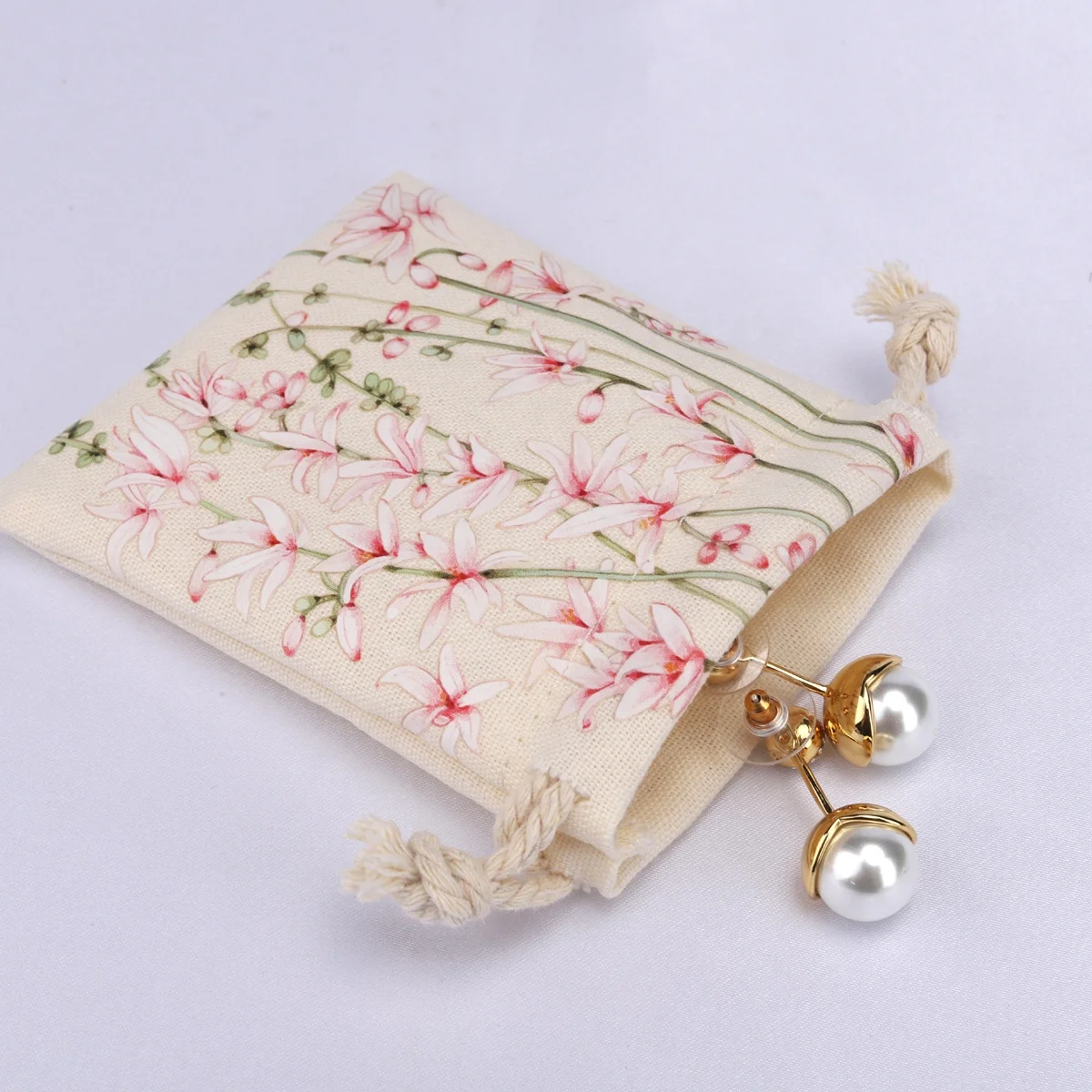 Индивидуальная упаковка из хлопка и льна для горячего тиснения, ювелирные изделия, лак для ногтей, маленькая бежевая хлопковая Подарочная сумка на шнурке