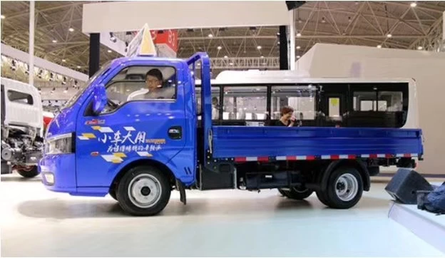 Dongfeng light cargo truck 2 tons diesel light truck in right hand drive