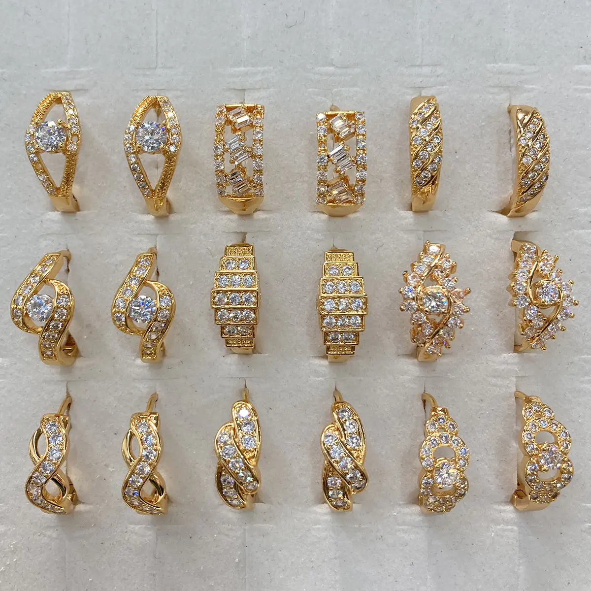 Saudi custom fashion earrings 18k gold plated jewelry diamond stone gold hoop earring for women